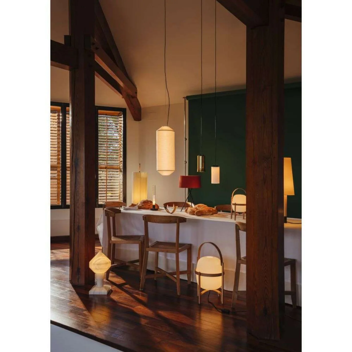Tekiò Vertical P1 LED-hengelampe, høyde 67 cm - Santa & Cole - Stue - Metall
