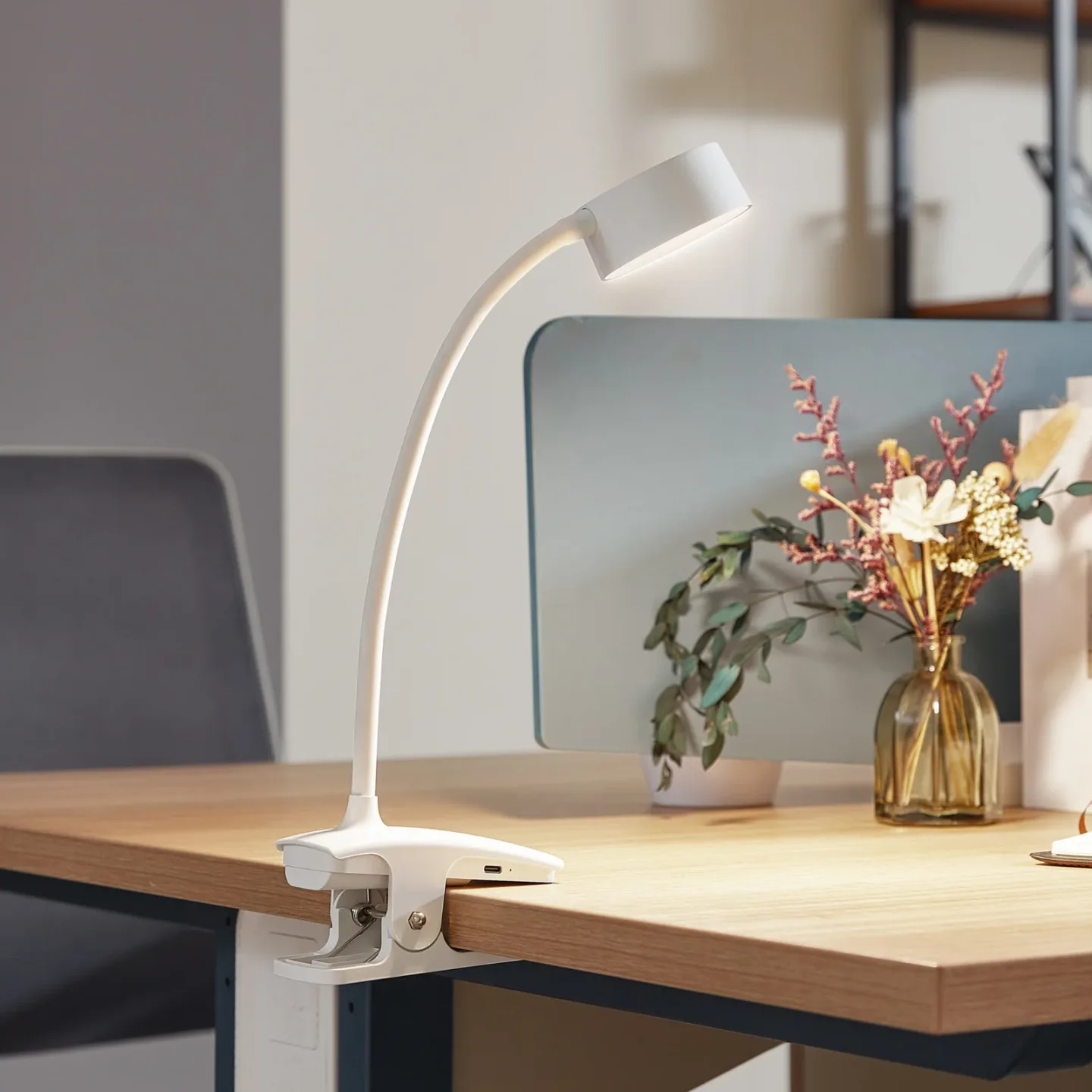 Maori LED Portable Bordlampe w/Klemme Hvid - Lindby - Kontor / arbejdsværelse - Moderne - Metal - Med én lyskilde
