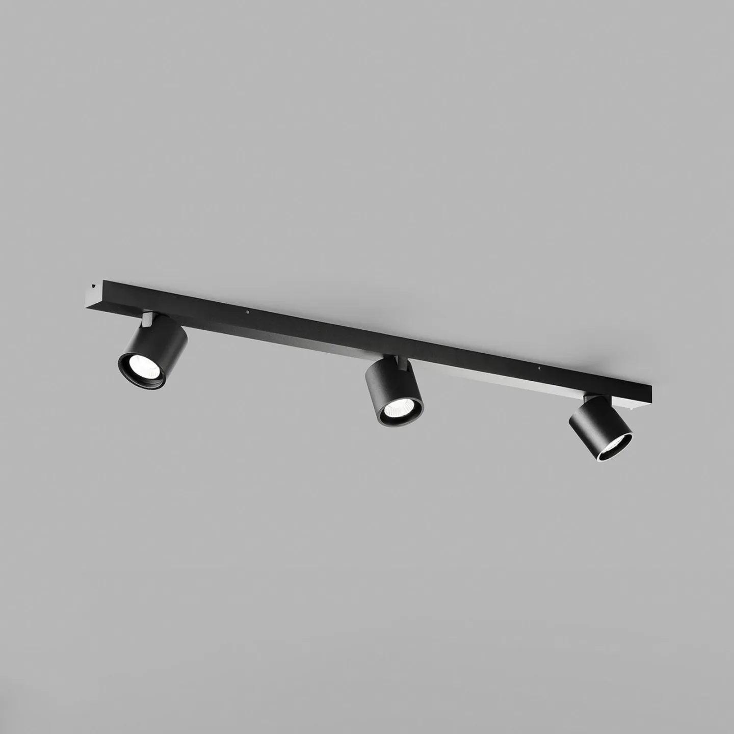 Focus L900 LED-spot svart, 90 cm, CCT, 3 lyskilder - Light-Point - Entré - Design - Aluminium - Med flere lyskilder