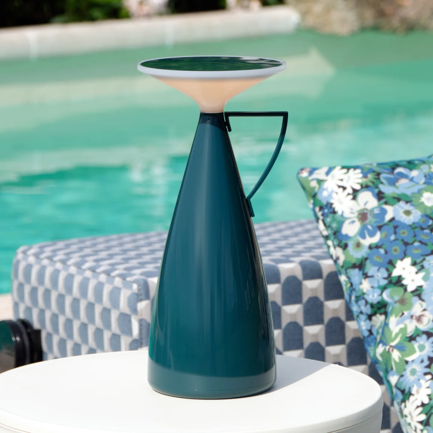 Camomille LED-Akku-Tischleuchte, petrol, Höhe 24 cm - Kartell - Wohnzimmer - Design - Kunststoff - Einflammig