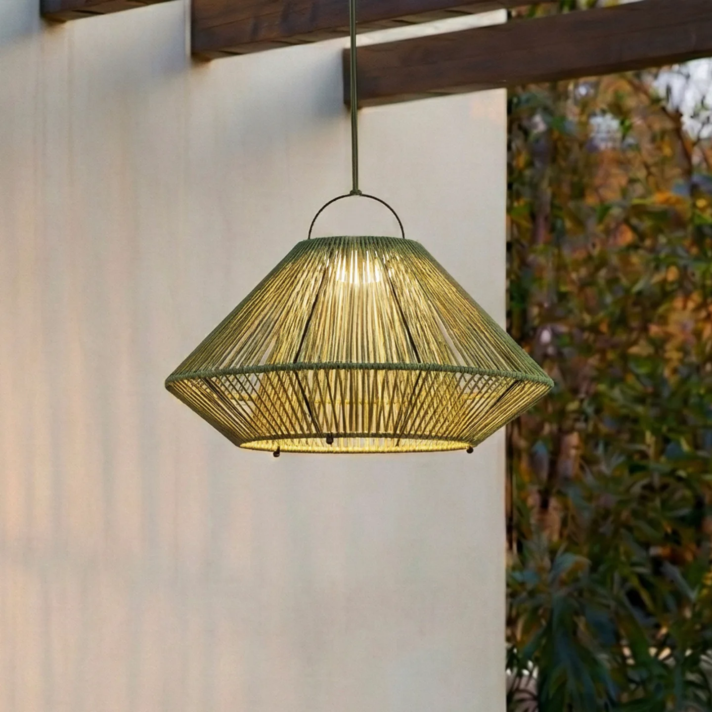 Austas LED-Solarhängelampe, Ø 50 cm, grün, USB, IP54 - Lindby - Balkon - Modern - Kunststoff - Einflammig