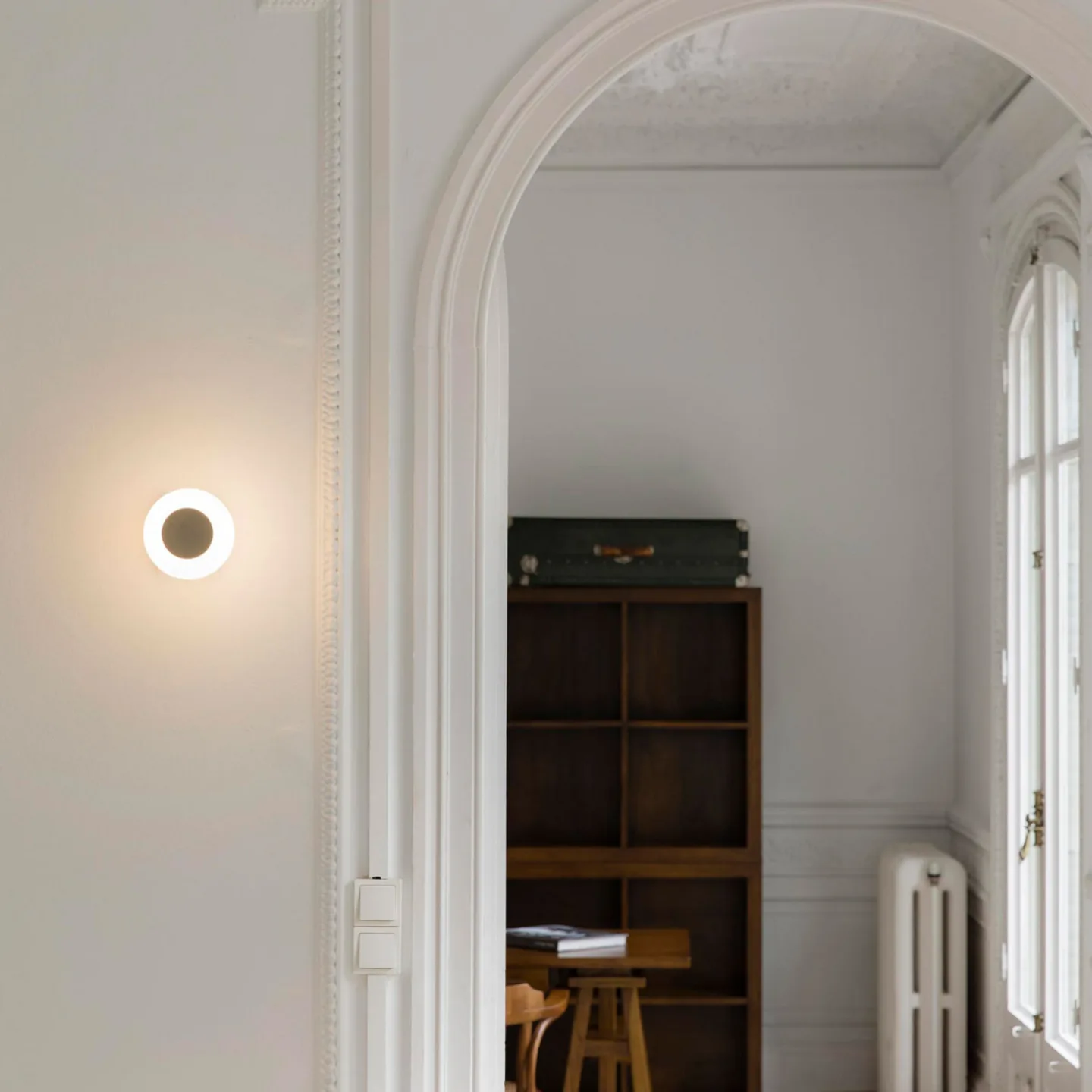 Moy LED-Wandlampe, gold/weiß, Glasschirm - Faro FARO BARCELONA - Wohnzimmer - Modern - Rund