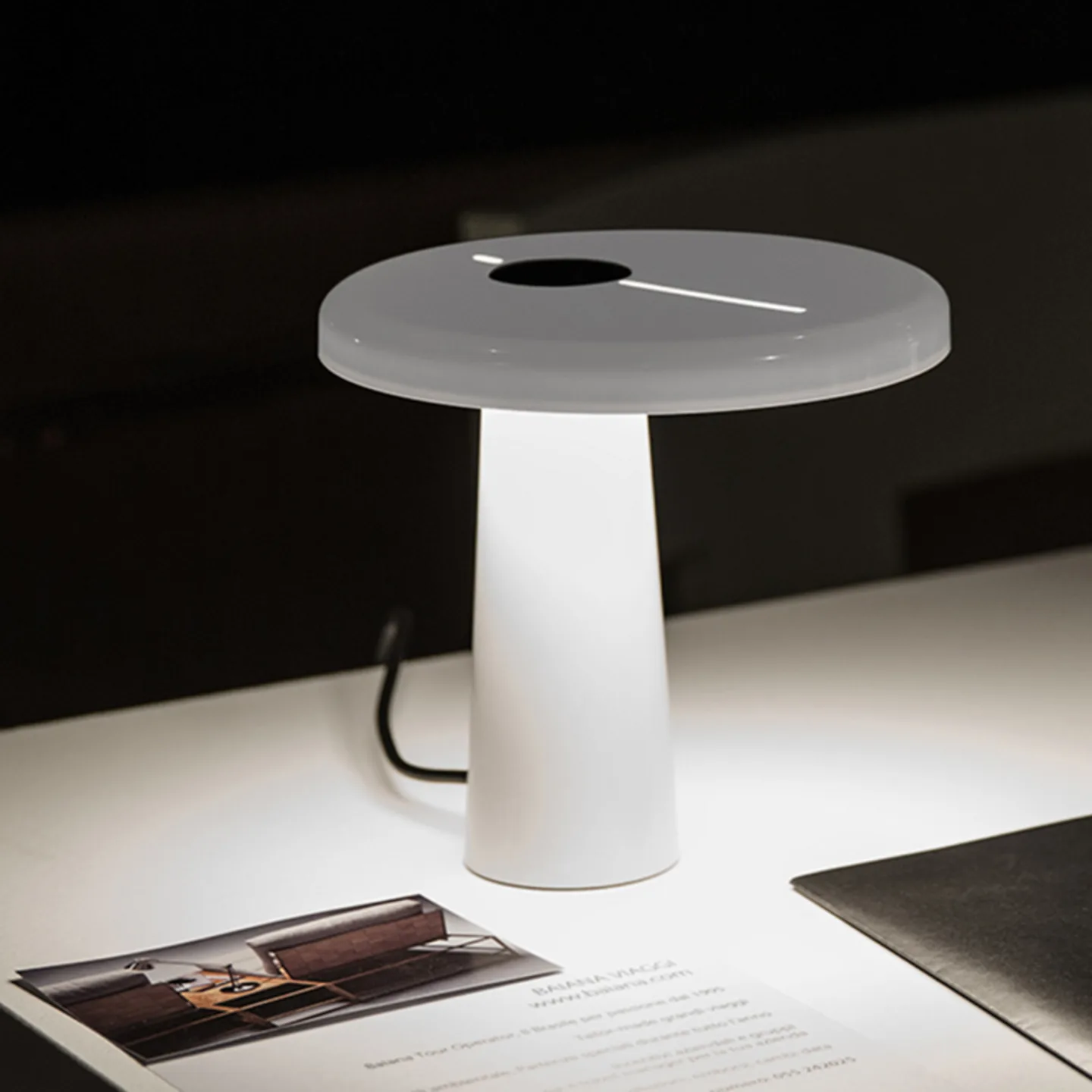 Hoop Tischleuchte Weiß - Martinelli Luce - Arbeitszimmer / Büro - Design - Kunststoff - Mit Schirm