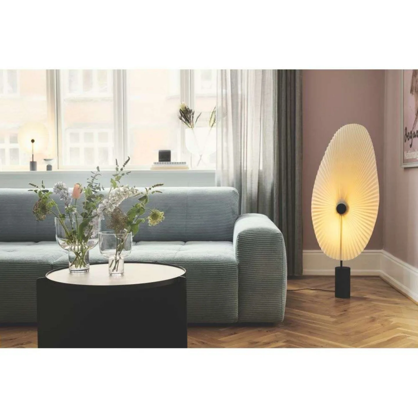 Liris Golvlampa Black - GEJST - Vardagsrum - Design - Metall - Med en ljuskälla