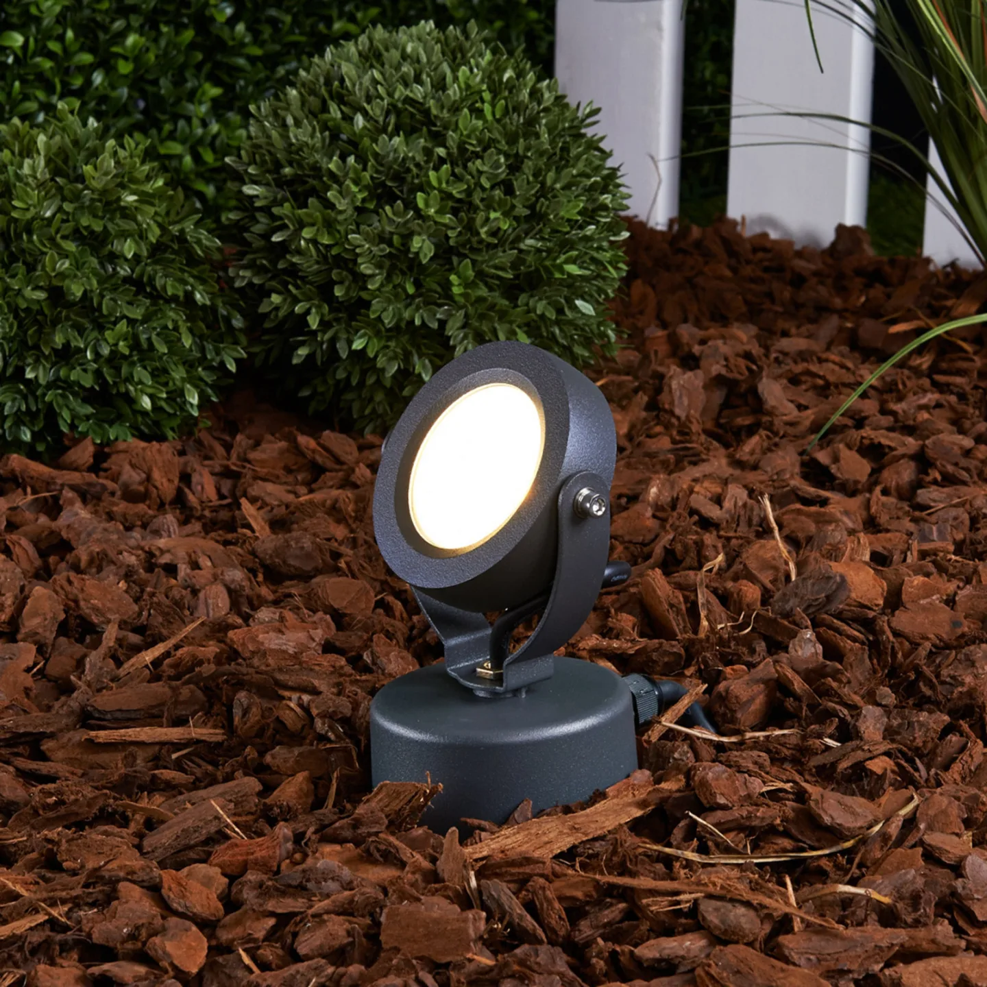 Gavin Udendørs Spot m/Spyd Graphite - Lucande - Terrasse - Moderne - Metal - Med én lyskilde