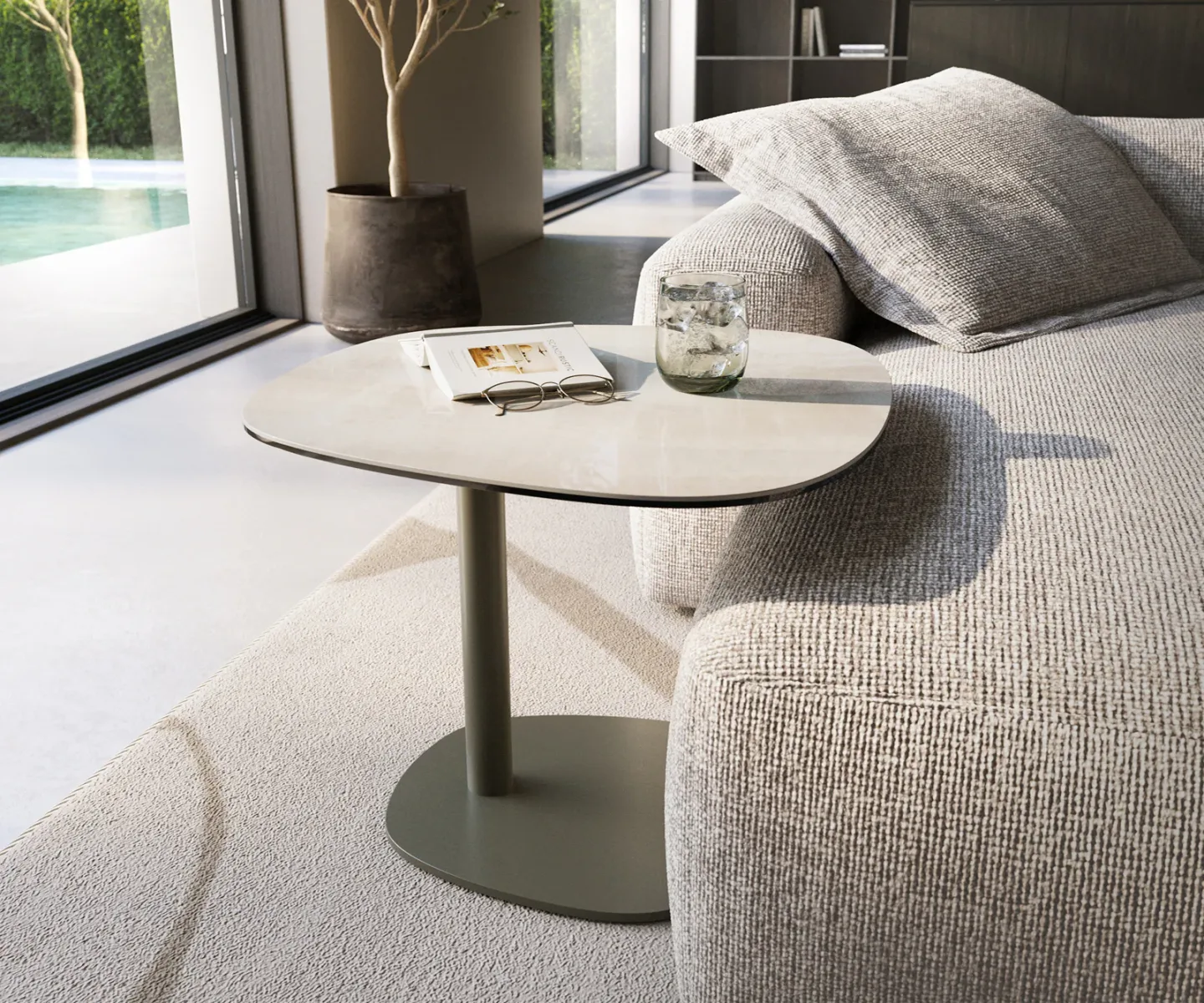 Beistelltisch Edge Boot 60x60 cm Keramik Onyx Champagne Eleny Metall Effektfinish Titan