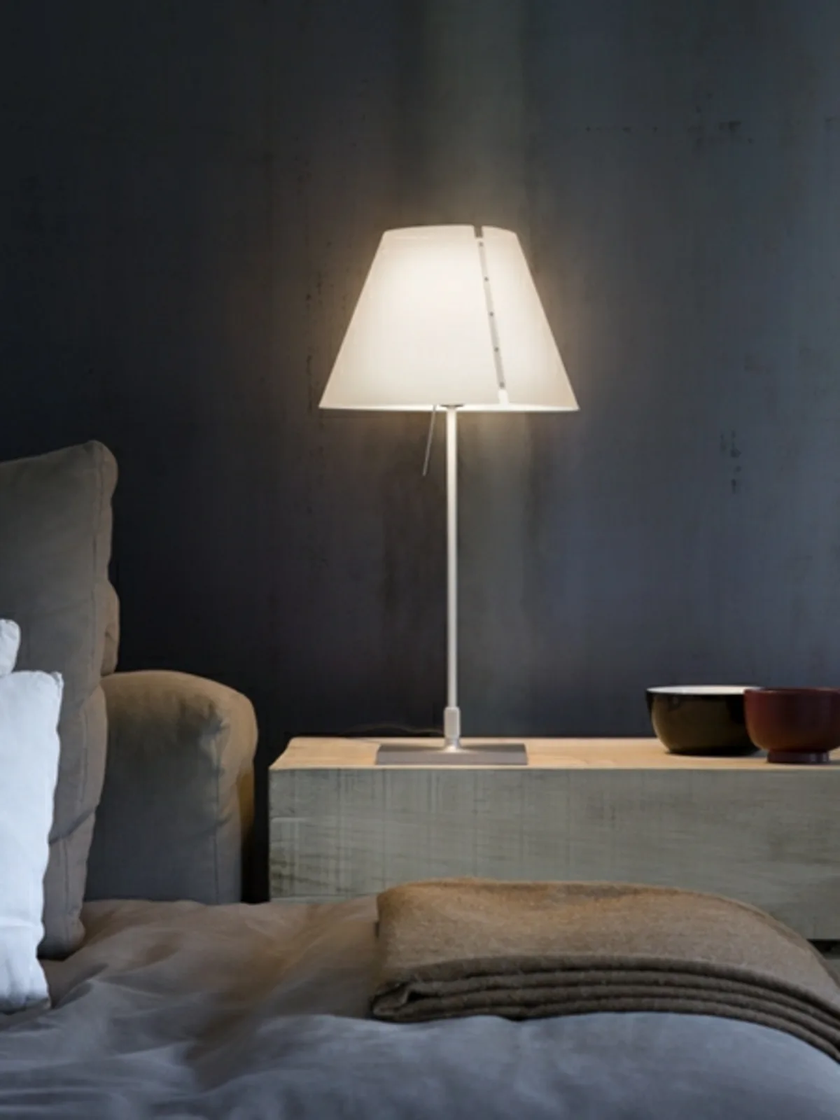 Costanzina Bordlampe Sort/Concrete Grey - Luceplan - Stue - Aluminium