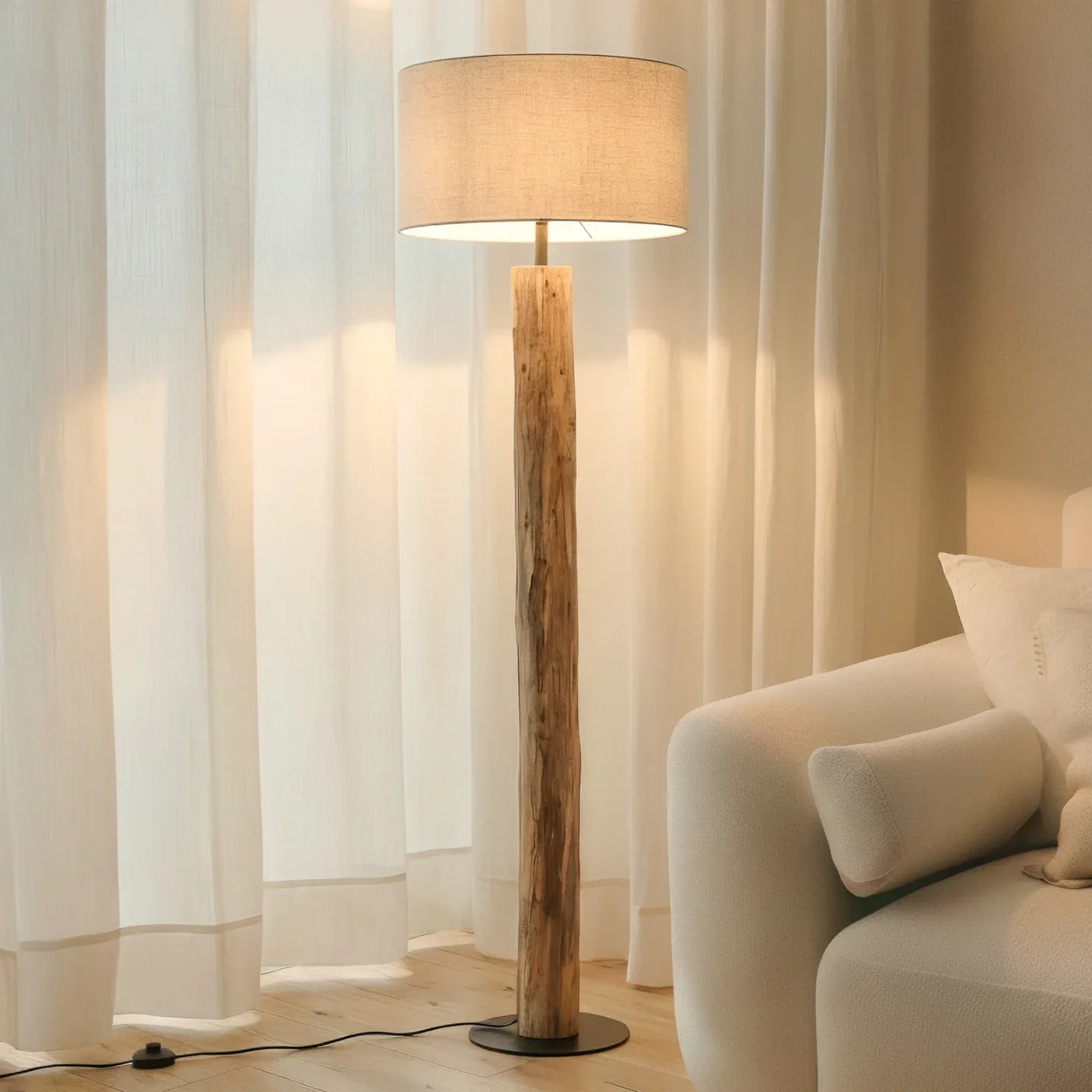 Jorvan Stehlampe, Eukalyptus, Leinen, cremefarben - Lucande - Wohnzimmer - Holz - Mit Schirm