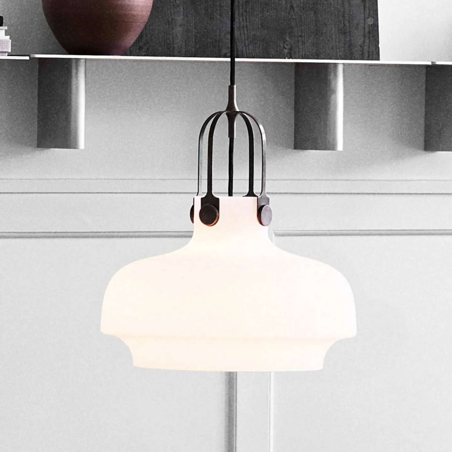 &Tradition Copenhagen Pendelleuchte SC7 Opalglas-Messing