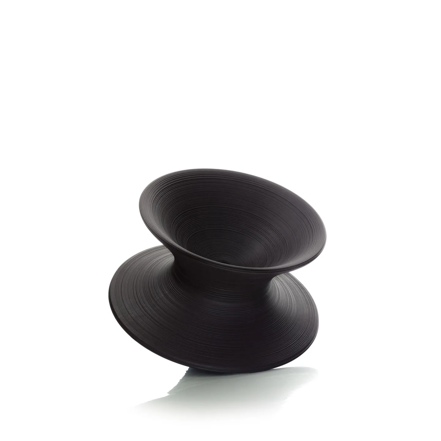 Magis - Spun Rotating chair Dark purple - Fåtöljer utomhus - Thomas Heaterwick - Lila - Plast