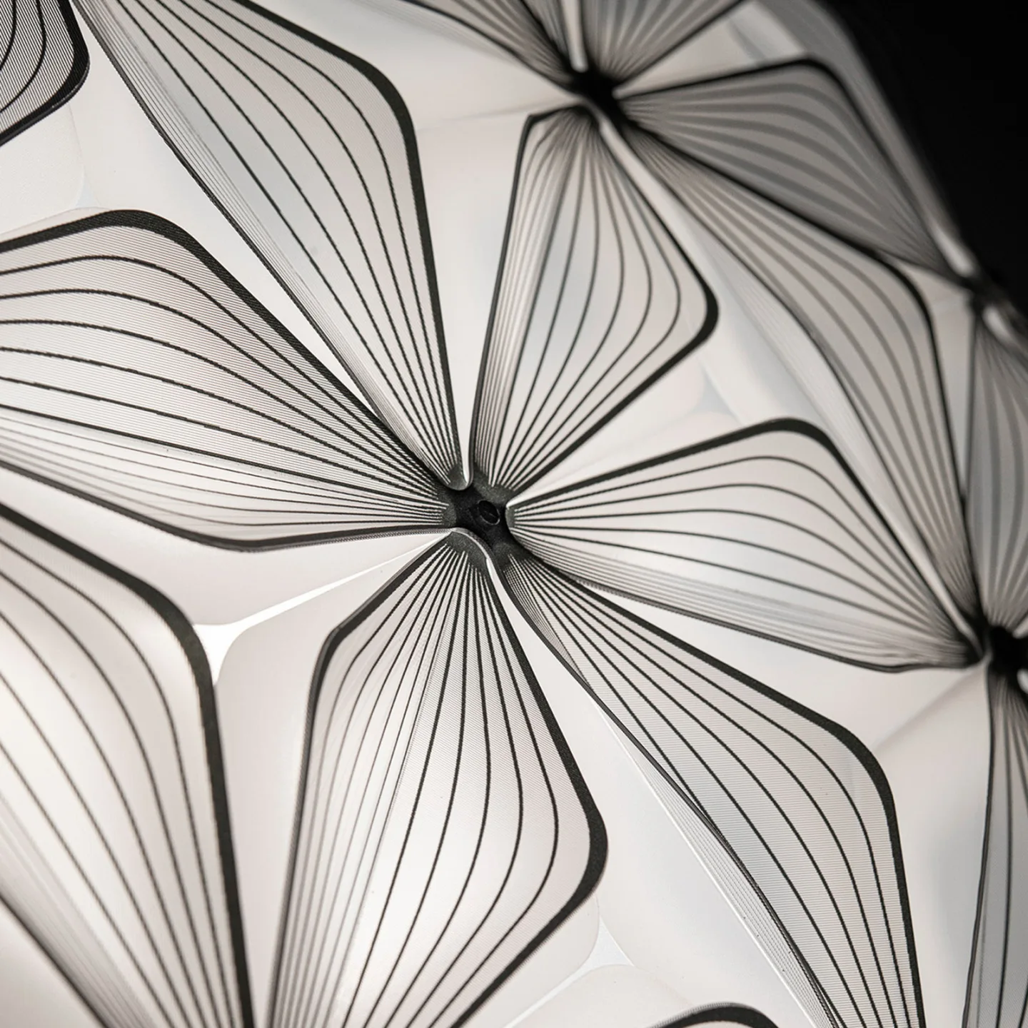 C'EST LA VIE hængelampe, sort/klar ledning, Ø70 cm – Slamp - Stue - Design - Plastik - Med skærm