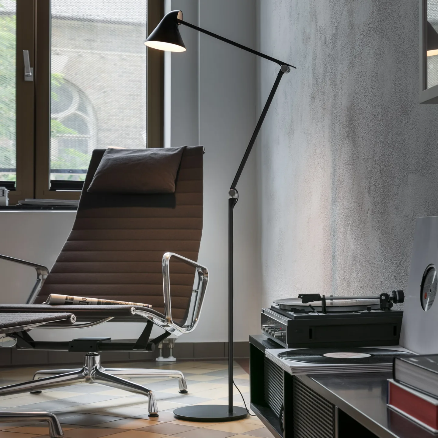 NJP Stehleuchte 3000K Schwarz - Louis Poulsen - Wohnzimmer - Design - Metall - Mit Schirm