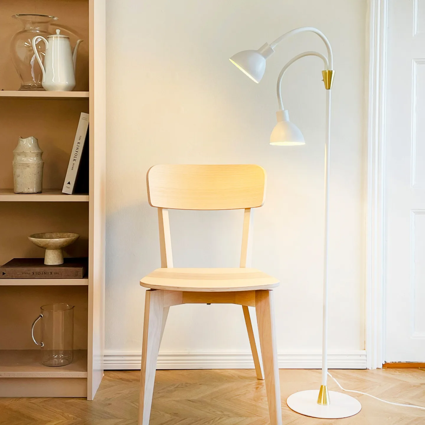 Lilje Stehleuchte Weiß/Messing - DybergLarsen Dyberg Larsen - Wohnzimmer - Design - Metall - Mit Schirm