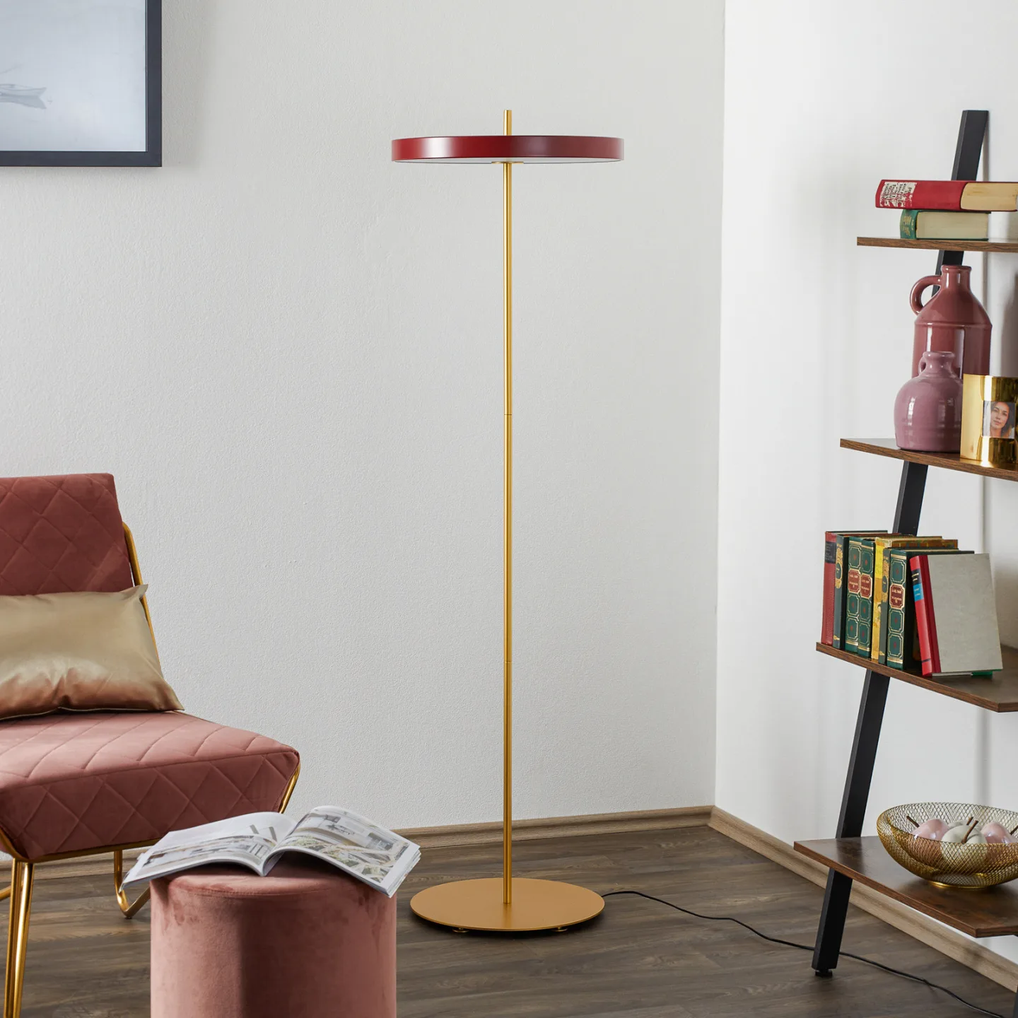 Asteria Golvlampa Ruby Red - UMAGE Asteria Floor - Vardagsrum - Design - Metall - Med lampskärm