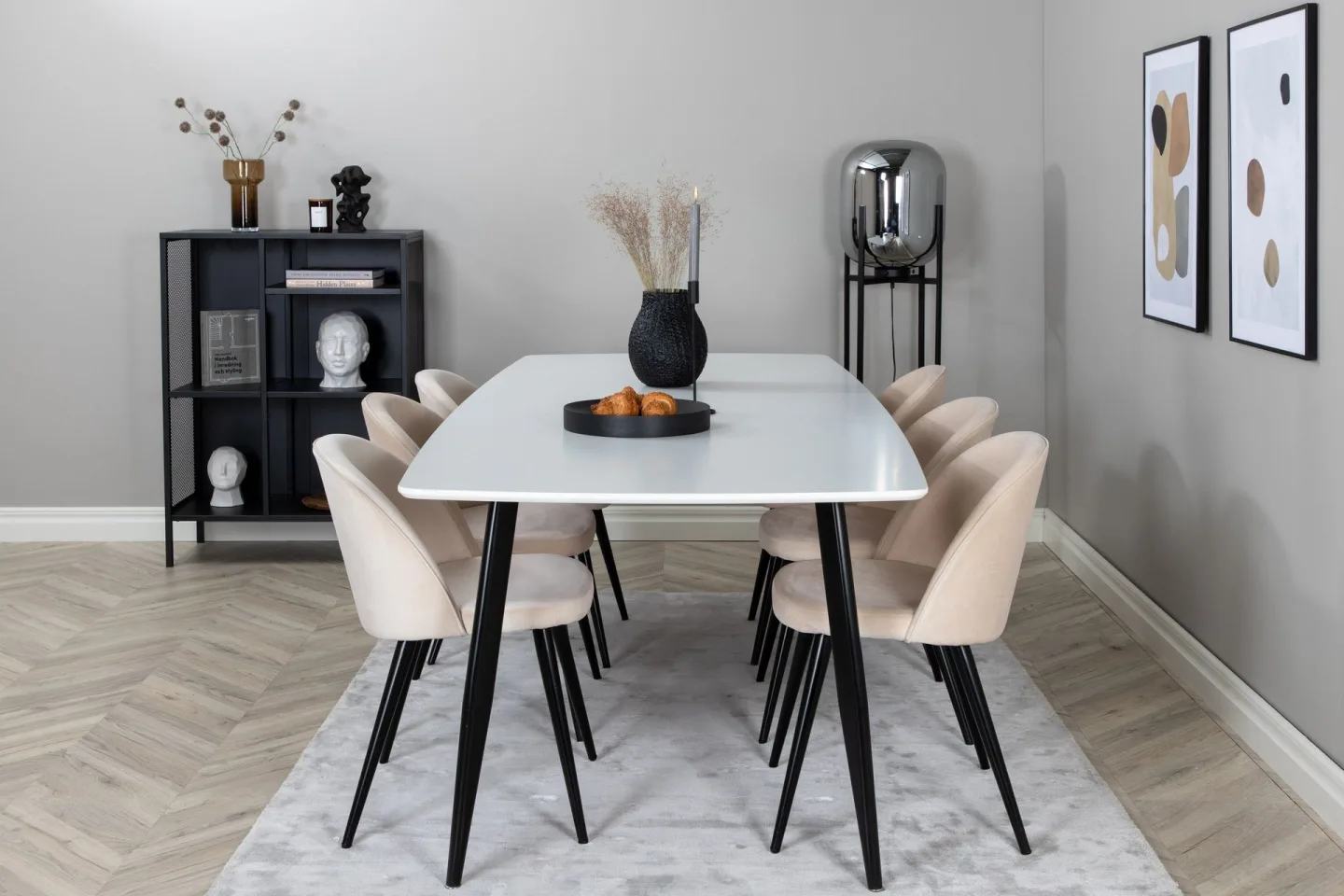 Polar Matgrupp 240 cm Rektangulär med 6 Velvet stolar - Beige