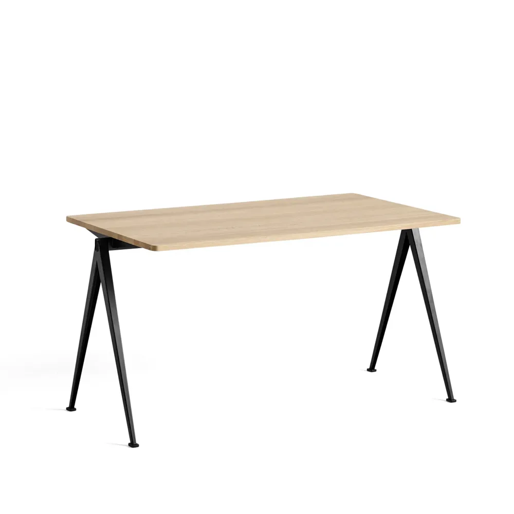 HAY Pyramid 01 Schreibtisch Oak matt lacqured-140x75cm-schwarzes Stahlgestell