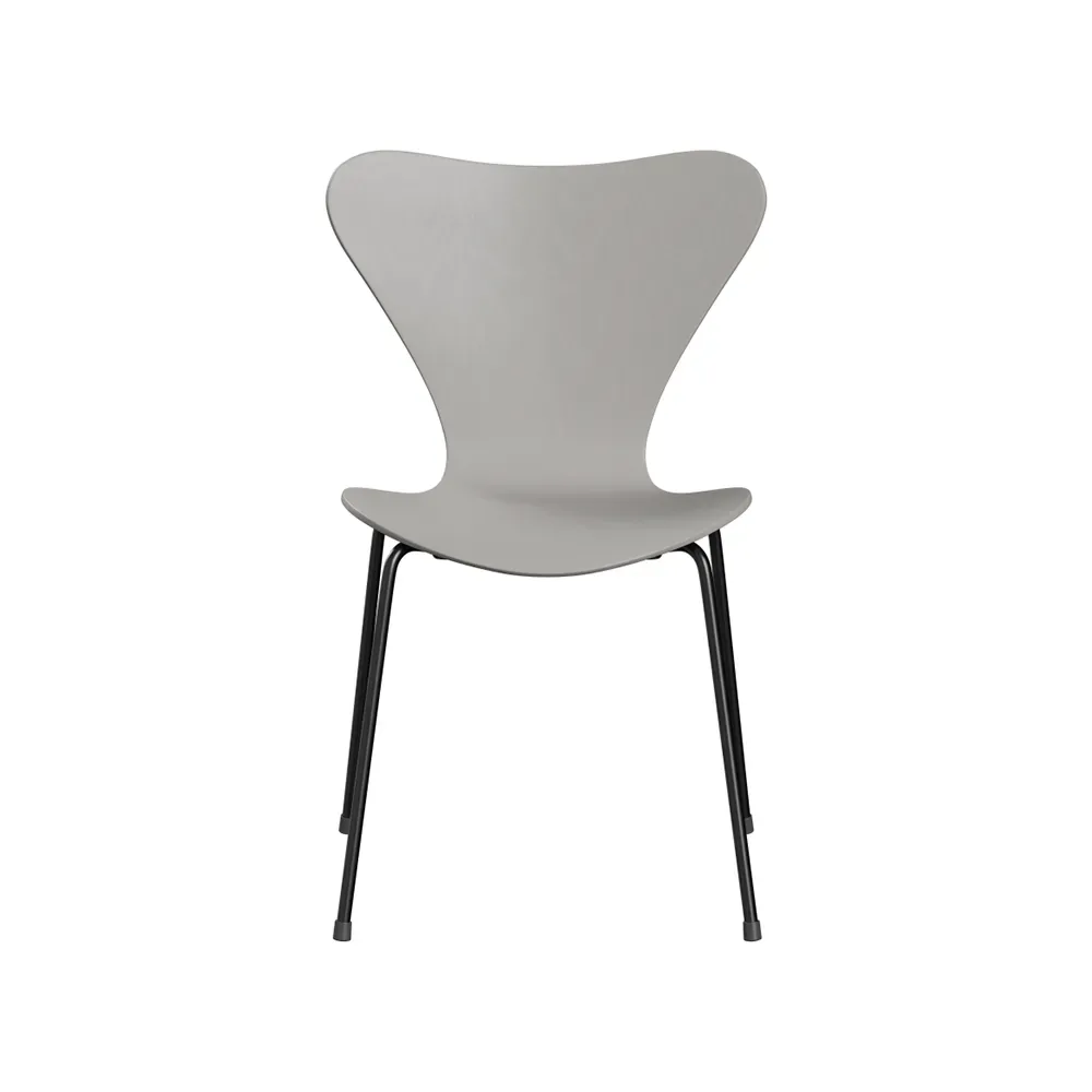 Fritz Hansen Sjuan 3107 stol Nine grey-färgad ask-svart stativ