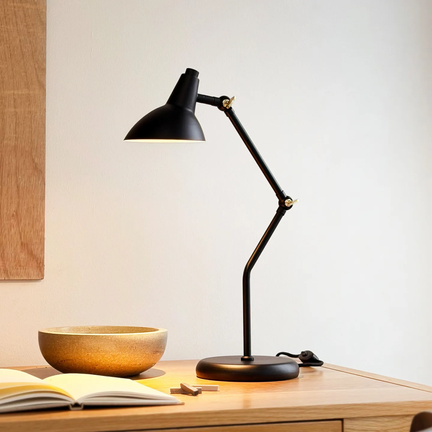 Vela bordlampe, sort, højde 45 cm - Dyberg Larsen - Stue - Skandinavisk - Metal - Rund