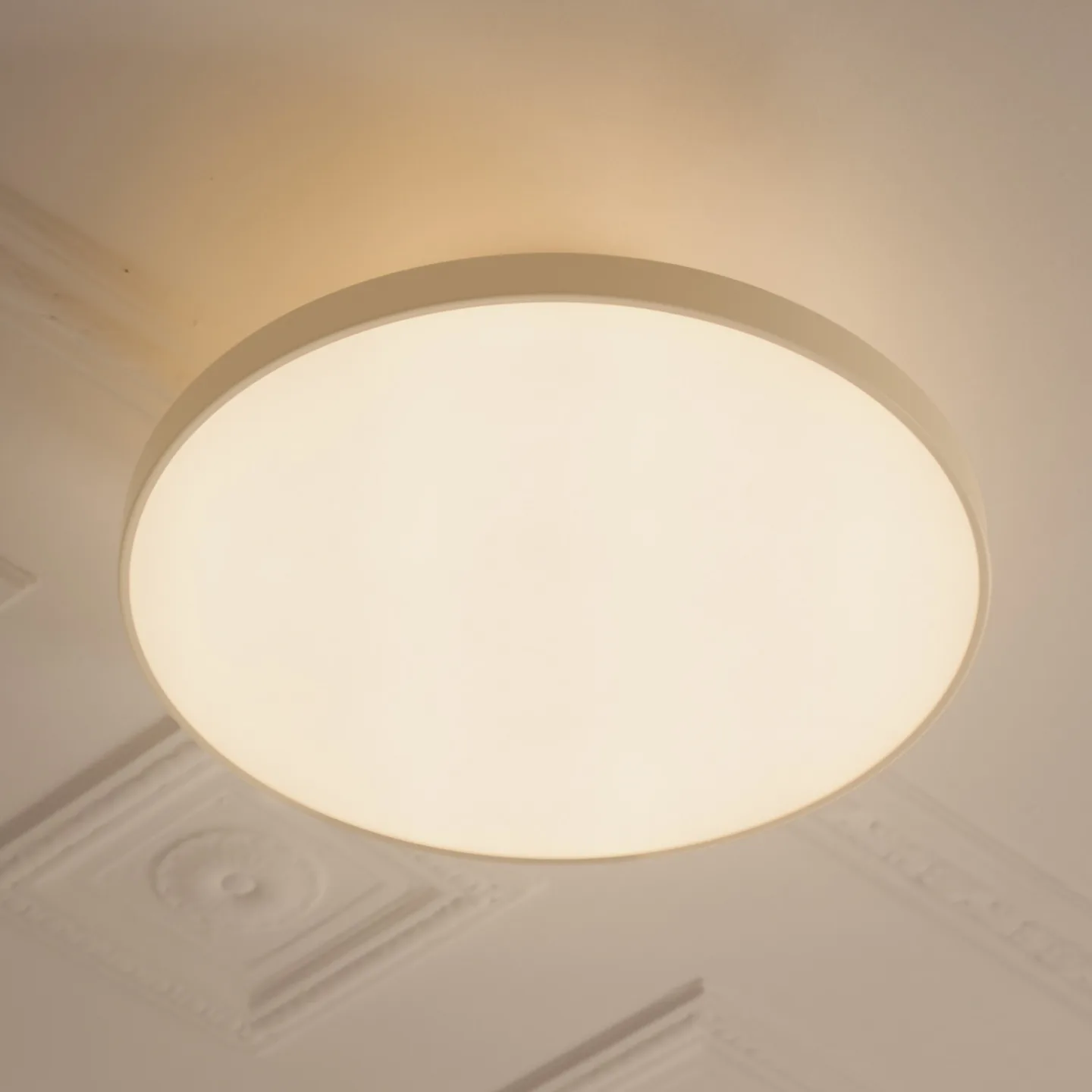 Asteria UP PLUS LED-Deckenlampe, perlweiß, 60 cm CCT - UMAGE - Wohnzimmer - Design - Metall - Mit Abstand