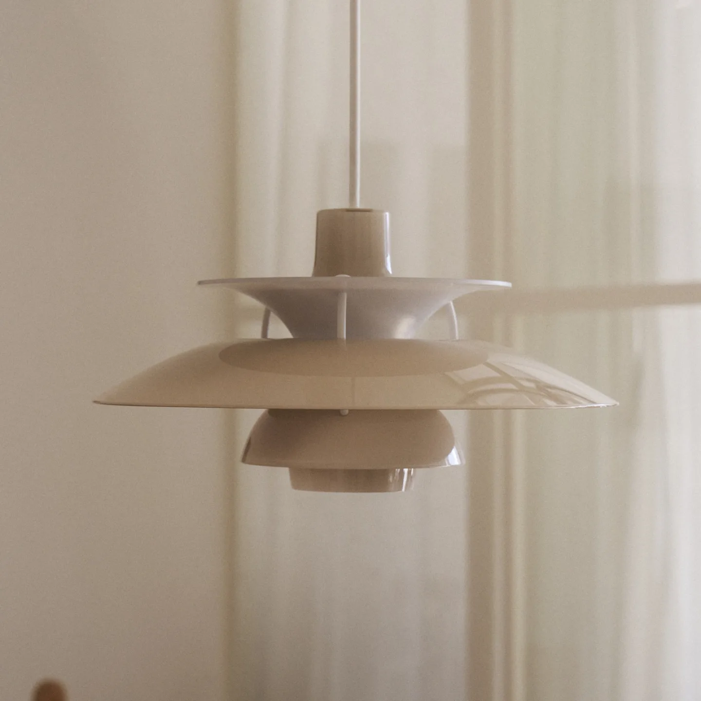 PH 5 320 hengelampe, opal-beige, E14, polymer – Louis Poulsen - Spisestue - Design - Plast - Med en lyskilde