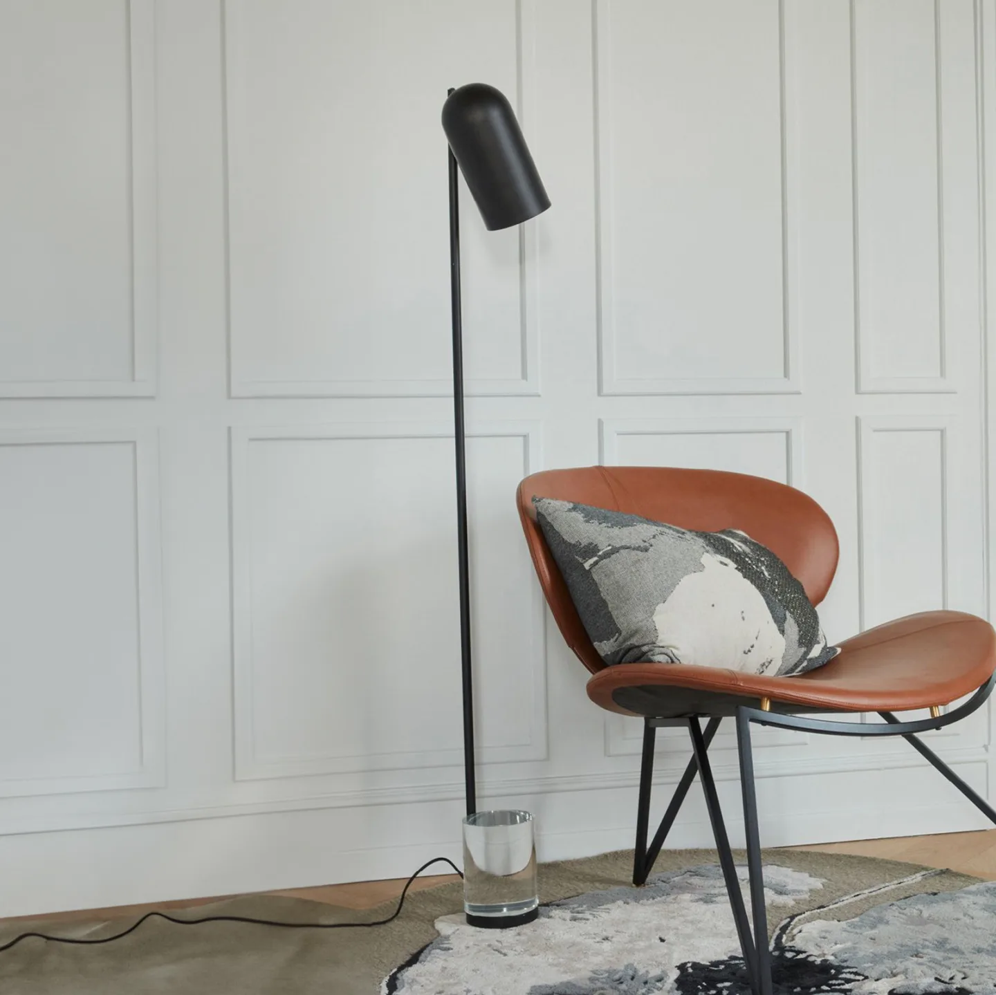 Luceo golvlampa svart/klar - AYTM - Vardagsrum - Design - Metall - Med en ljuskälla