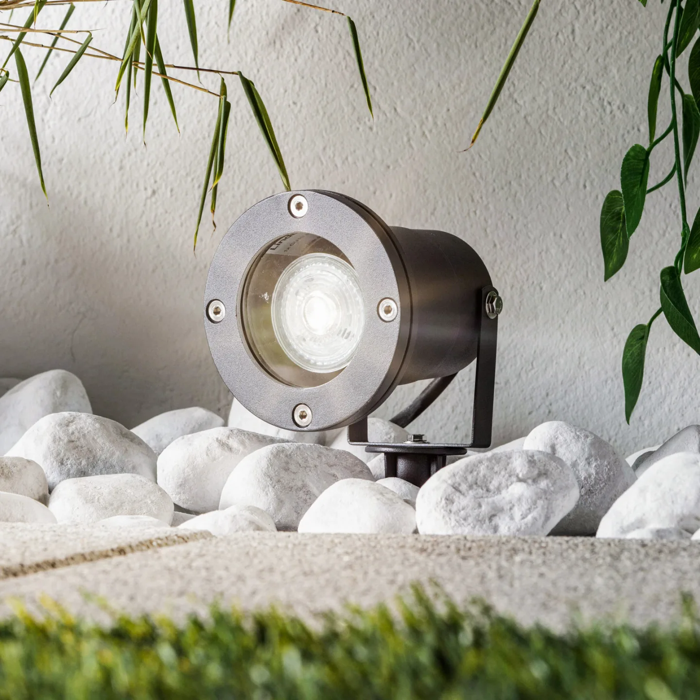 Tessa Udendørs Spot IP44 Grey - Lindby - Moderne - Metal - Med én lyskilde