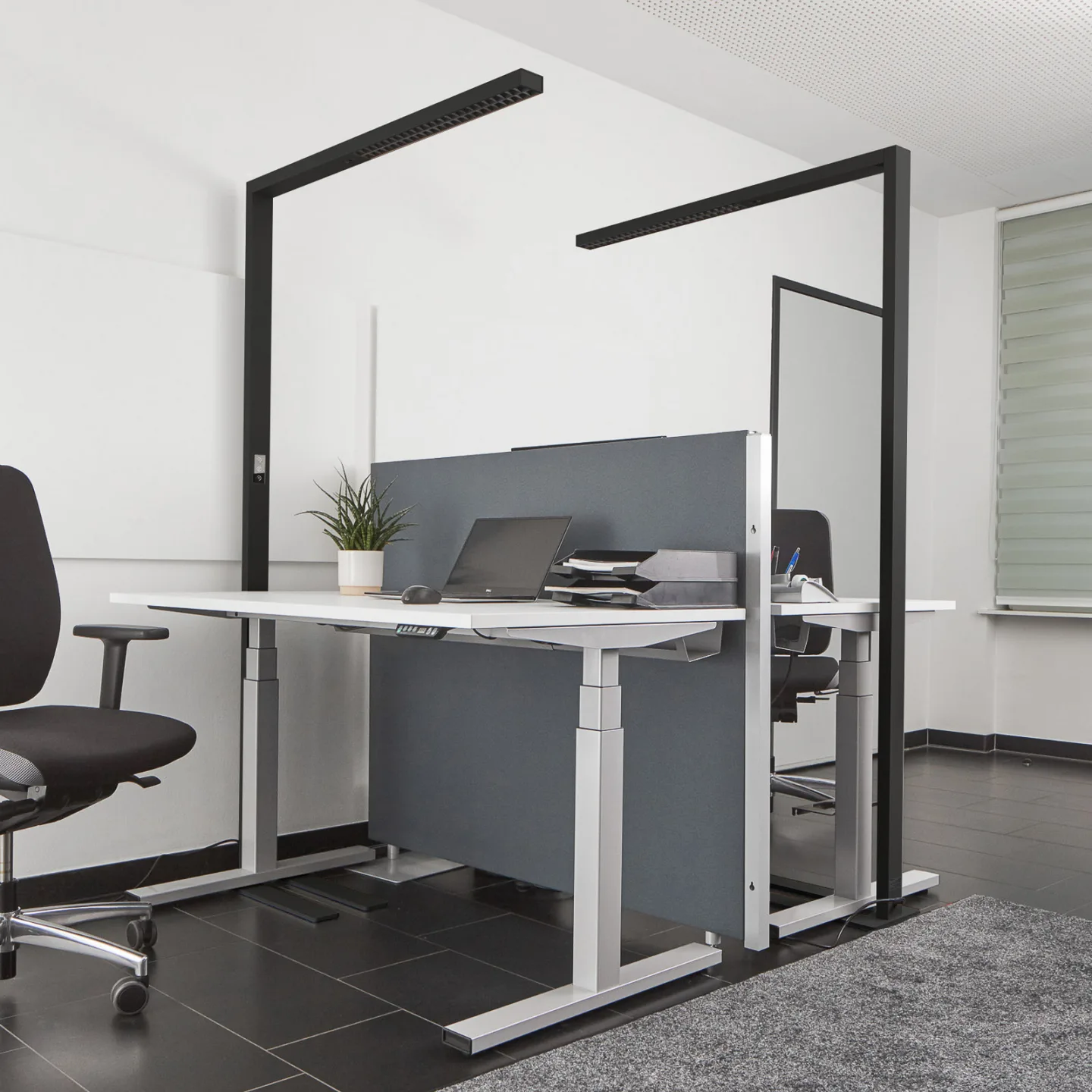 Arcchio LED-Büro-Stehlampe Jolinda, schwarz, 4000K, Sensor - Arbeitszimmer / Büro - Modern - Metall - Mehrflammig