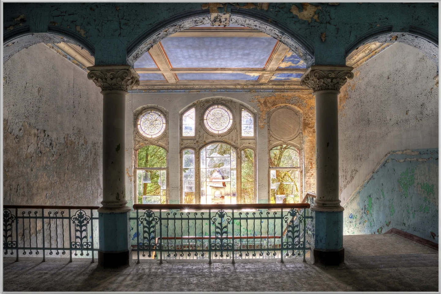 image LAND Bild mit Rahmen Lost Place Treppenhaus 2 | Schubiger Möbel