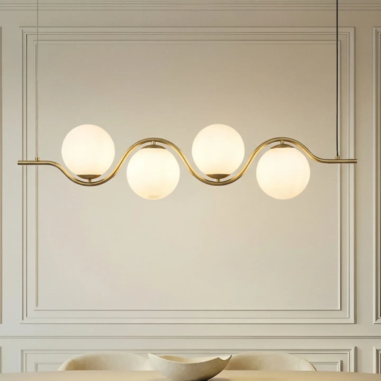 Isandro hänglampa, 98 cm, guld/vit, 4 lampor – Lucande - Matsal - Design - Glas - Med flera ljuskällor