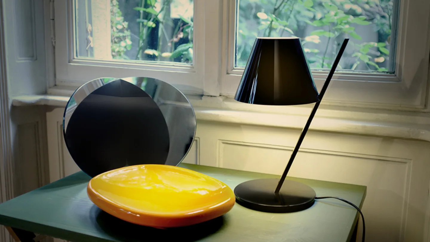 La Petite Tischleuchte Schwarz - Artemide - Wohnzimmer - Aluminium