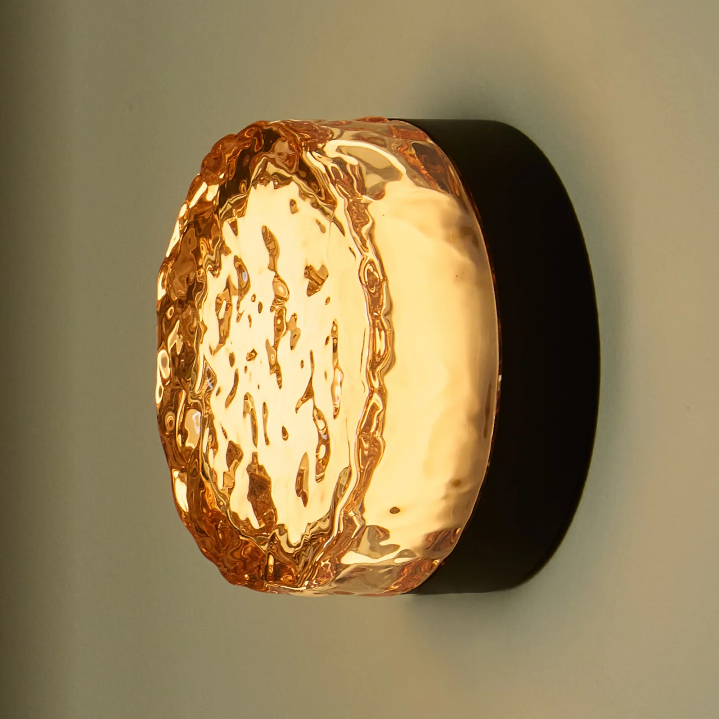Otto Ice LED-vegglampe, ravfarget, 13 cm CCT, IP65 – LOOM DESIGN - Kjøkken - Moderne - Plast - Med en lyskilde