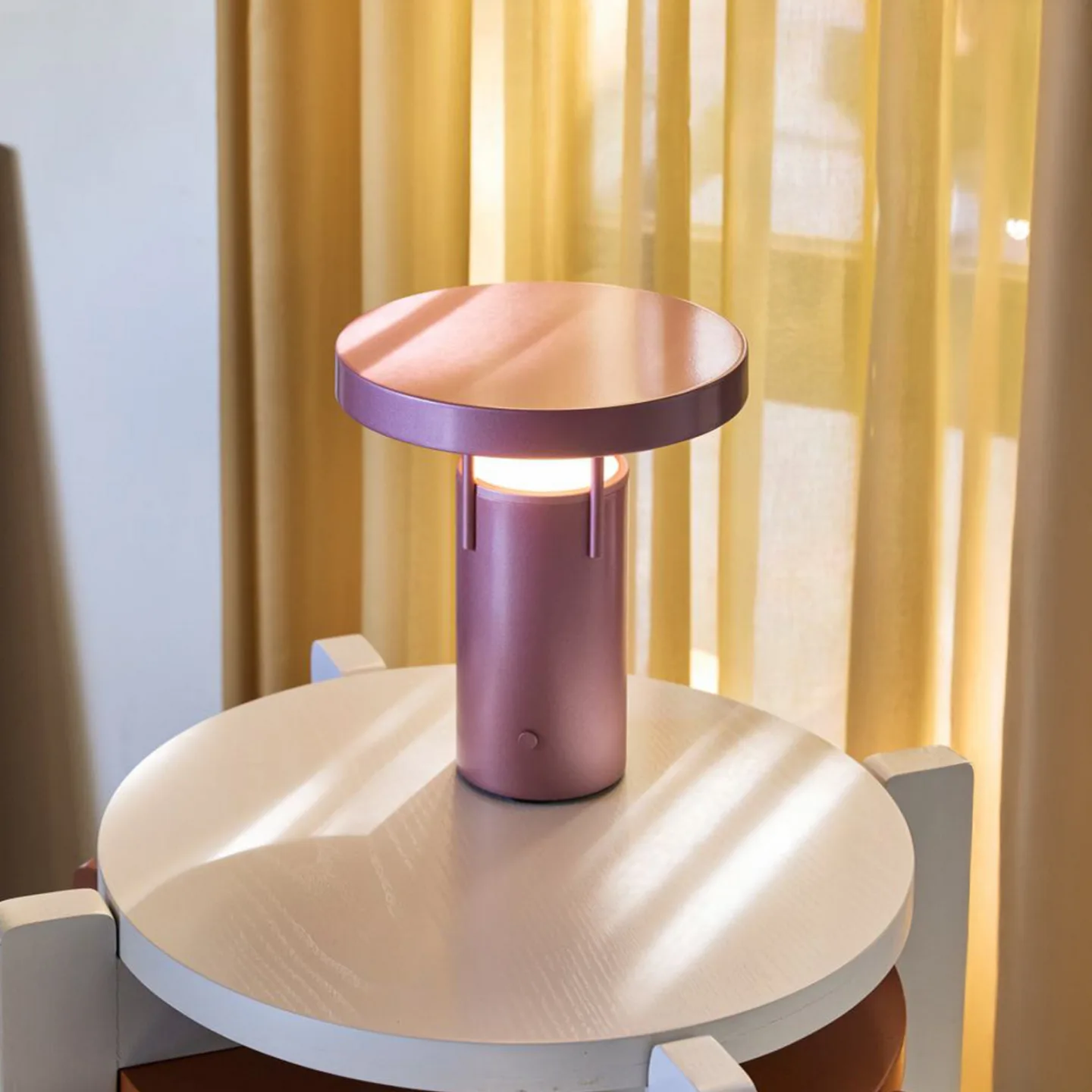BringMe Mini LED-batteridrevet bordlampe, pink metallic, 20 cm – SMUK Hübsch - Terrasse - Moderne - Med én lyskilde