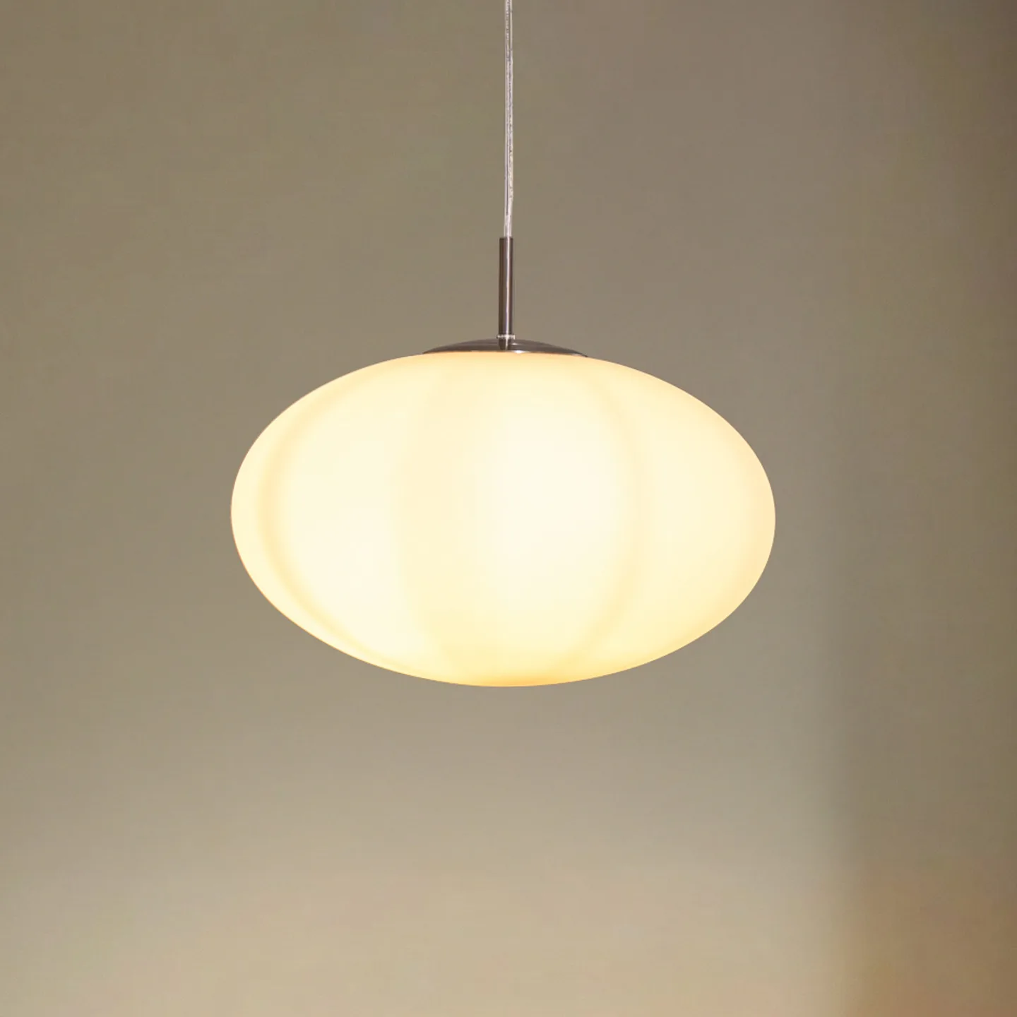 Lindby Hängeleuchte Sonika, Ø 40 cm, nickelfarben, Glas, E27 - Wohnzimmer - Modern - Einflammig