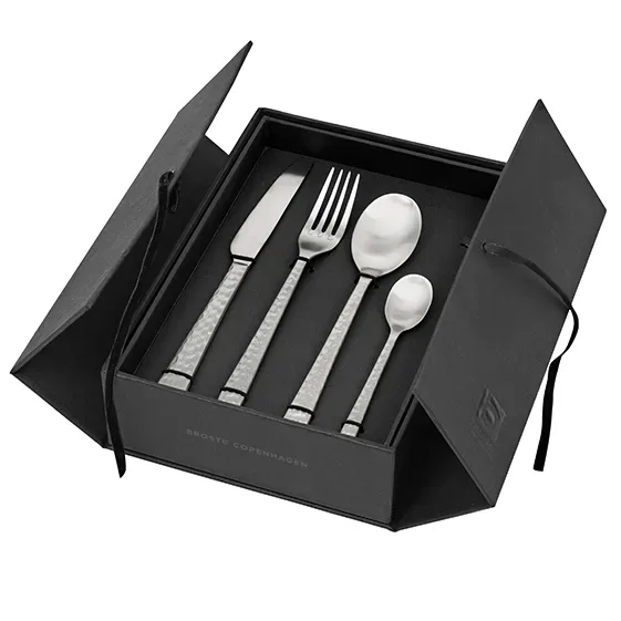 Broste Copenhagen Hune bestick 16 delar Brushed satin hammered