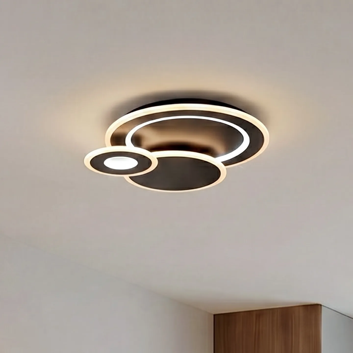 Briar LED-Deckenlampe, Metall, schwarz, Fernbedienung - Lindby - Wohnzimmer - Modern - Kunststoff - Mehrflammig