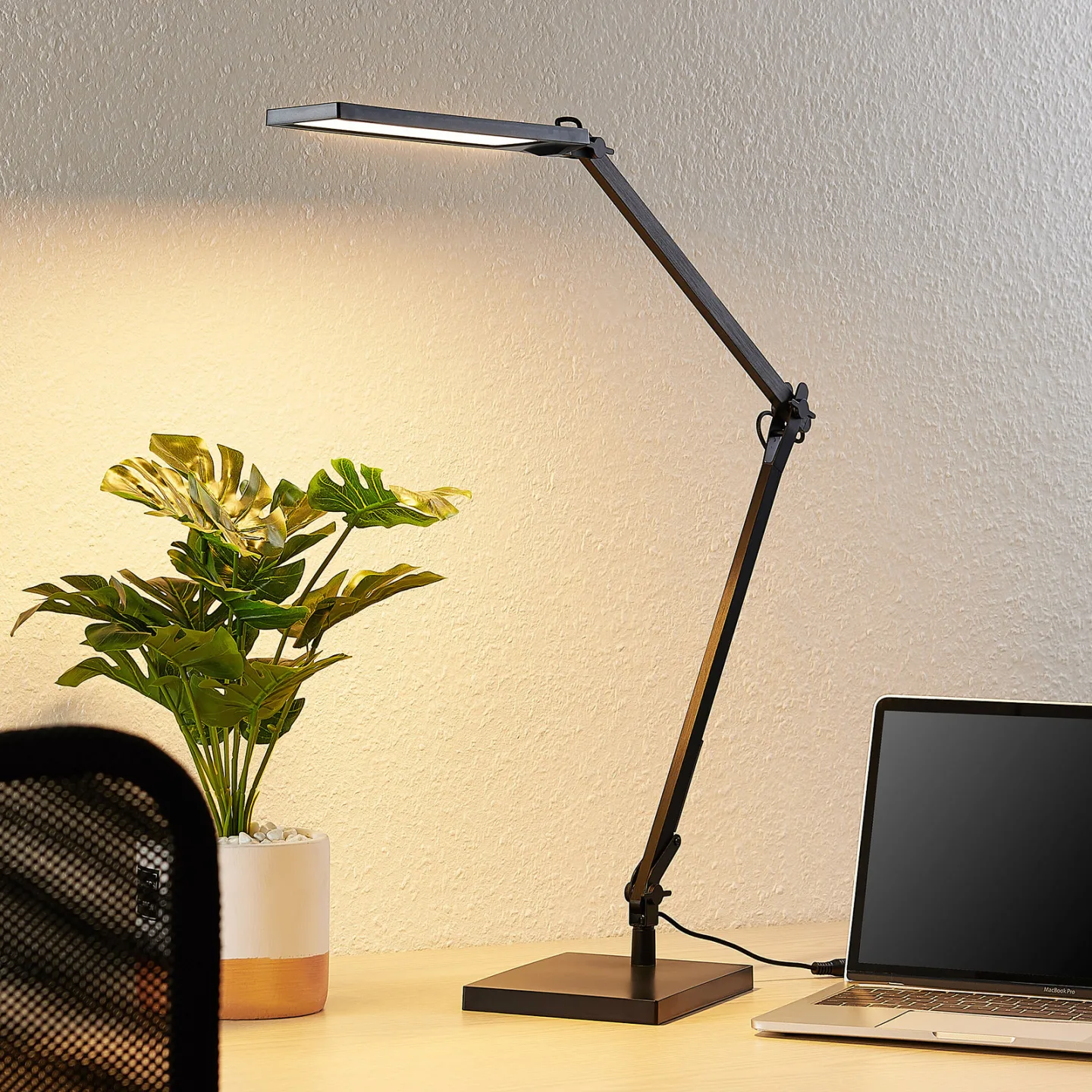Antisa LED Tischleuchte Dim Black - Lindby - Arbeitszimmer / Büro - Modern - Kunststoff - Einflammig