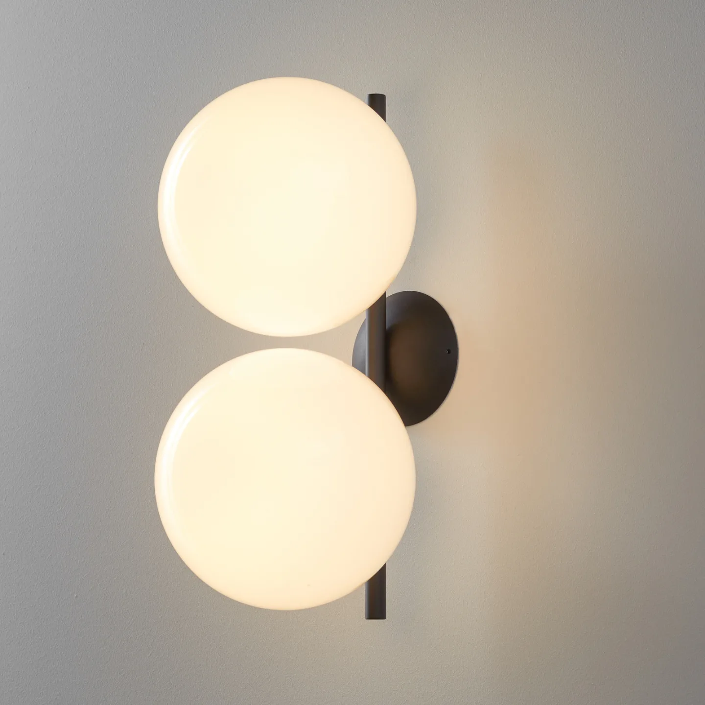 IC C/W1 Double taklampa/vägglampa svart - FLOS - Vardagsrum - Design - Glas - Klot