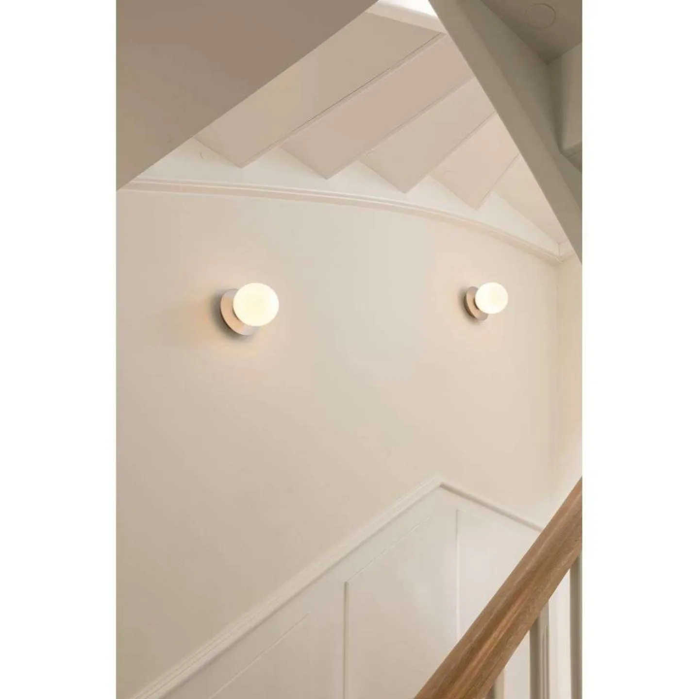Liila 1 Wand-/Deckenlampe, silber/opal, Ø 14cm, IP44 - Nuura Nuura Aps - Badezimmer - Skandinavisch - Metall - Rund
