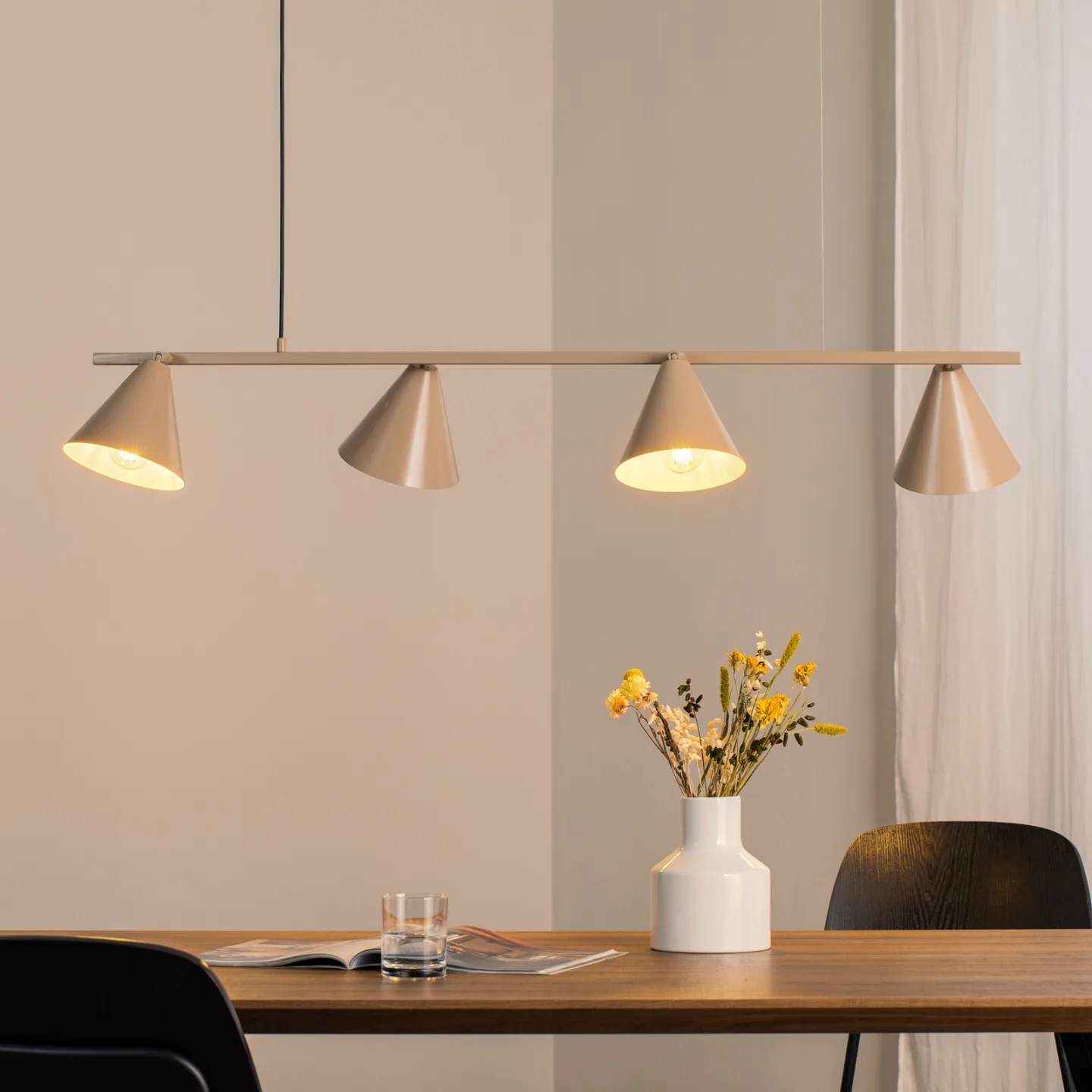 Form 4 Hängelampe beige Metall 4-flg. Kegel - ALDEX Hängeleuchte Form 4 - Esszimmer - Modern - Mehrflammig