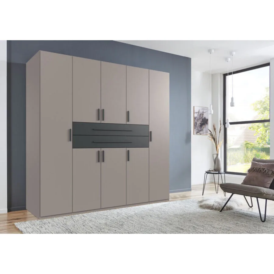 Kleiderschrank Stride Saharagrau, Rahmen + Abs. Grafit - Griffe Grafit Mischholz B 225 cm