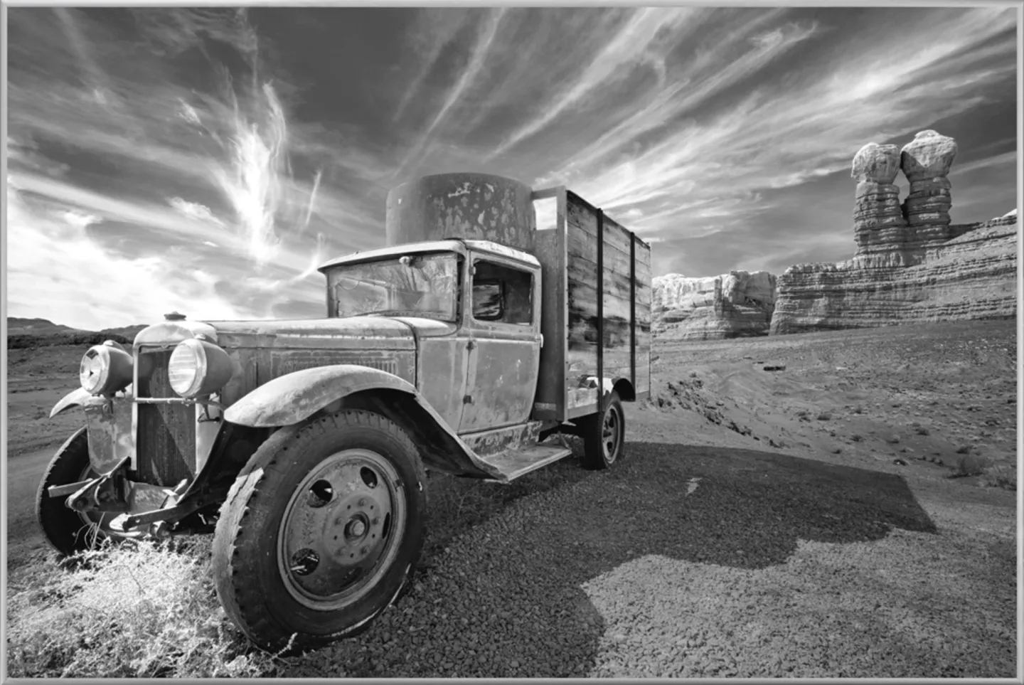 image LAND Bild mit Rahmen Oldtimer in Der Wüste | Schubiger Möbel
