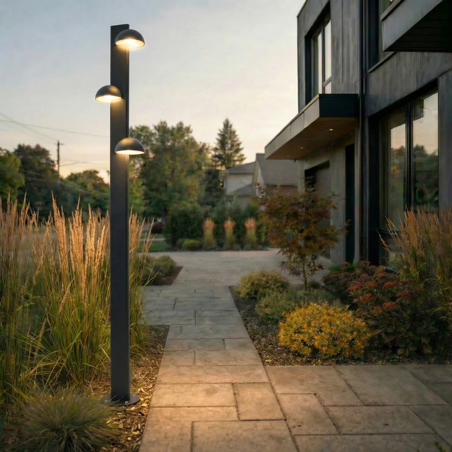 Velira LED-Außenleuchte, dreiflammig, 220 cm, IP44, schwarz, Metall - Lucande - Modern - Mehrflammig