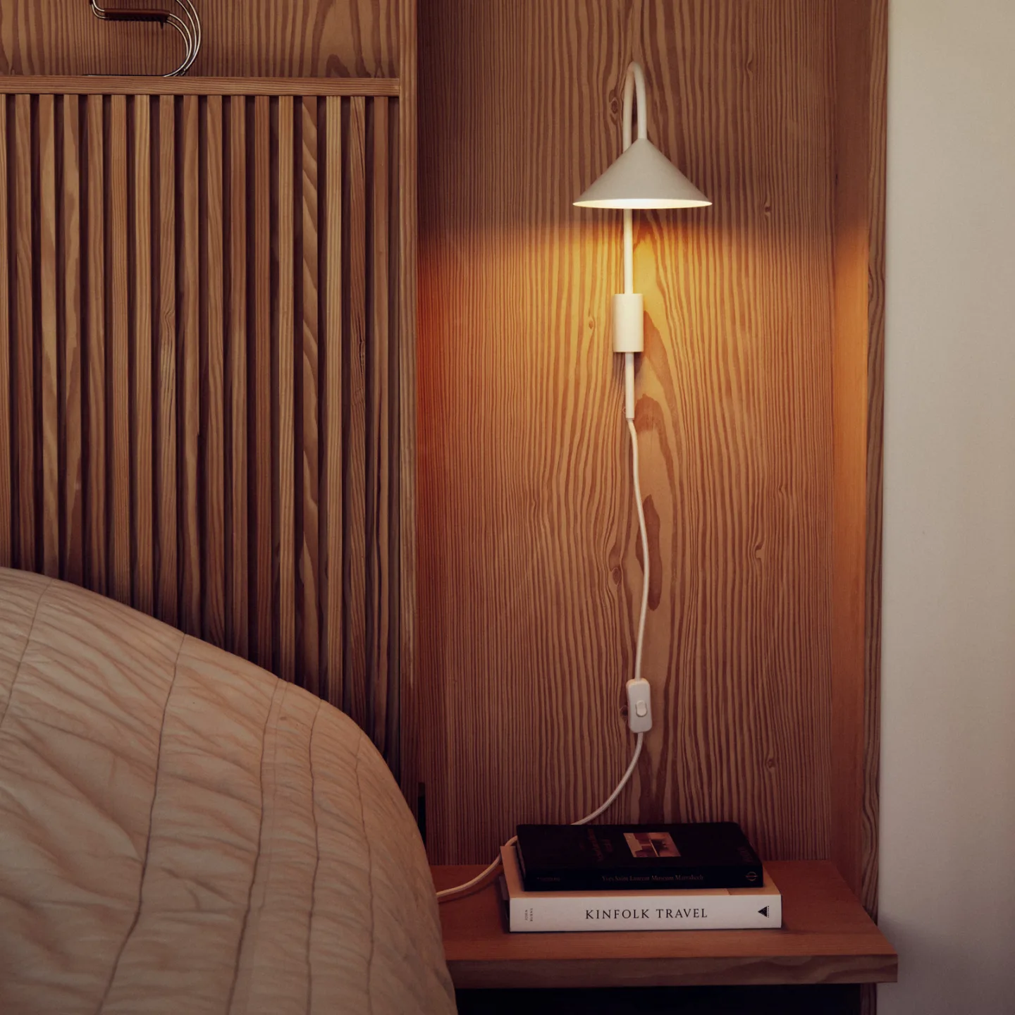 Grasp vegglampe, matt hvit, 40 cm, stikkontakt – FRANDSEN - Entré - Design - Metall - Med en lyskilde
