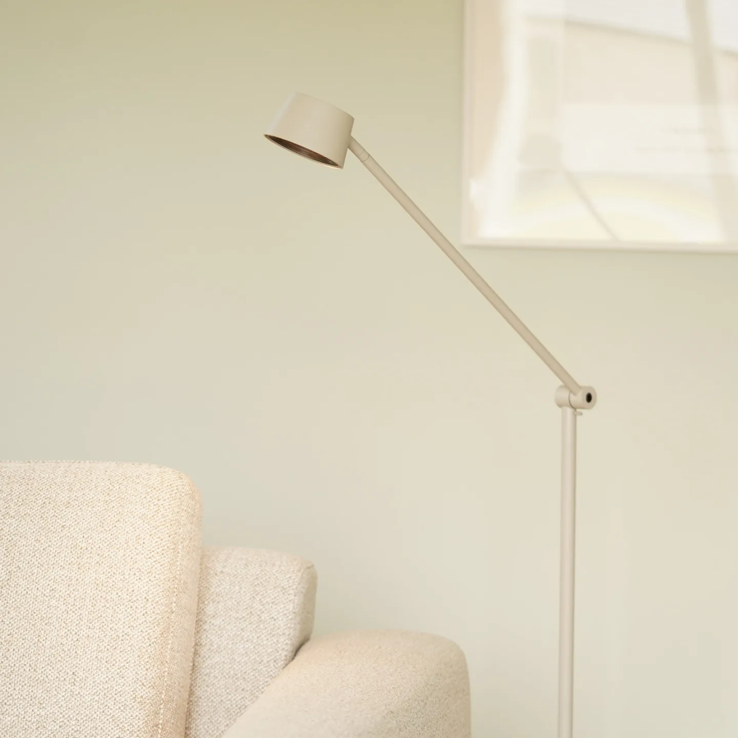 Direction F1 LED-gulvlampe, grå mat, højde 117 cm - Antidark - Stue - Moderne - Metal - Med én lyskilde