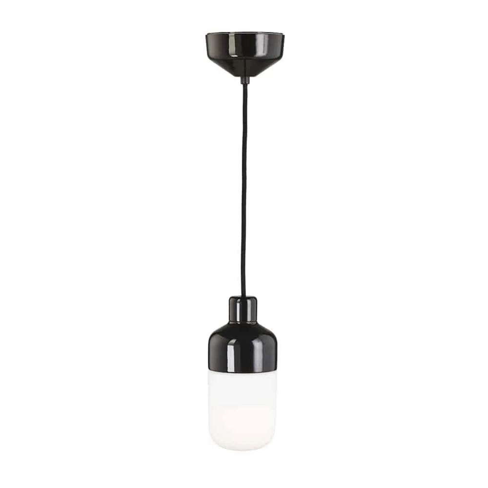 Ohm Pendel 100/215 Porslinsarmatur Svart Matt Opalglas