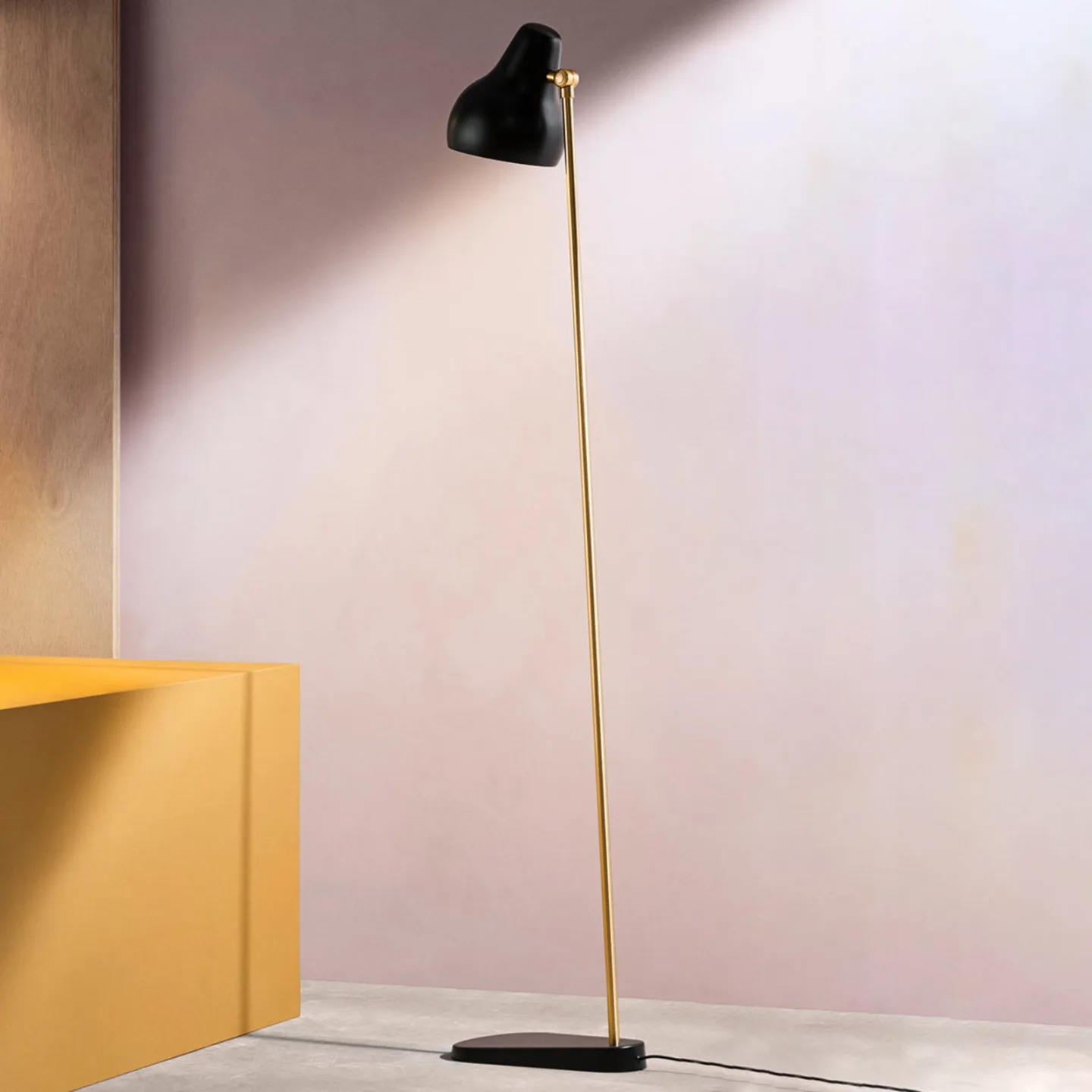 VL38 Gulvlampe Sort - Louis Poulsen - Stue - Design - Metal - Med én lyskilde
