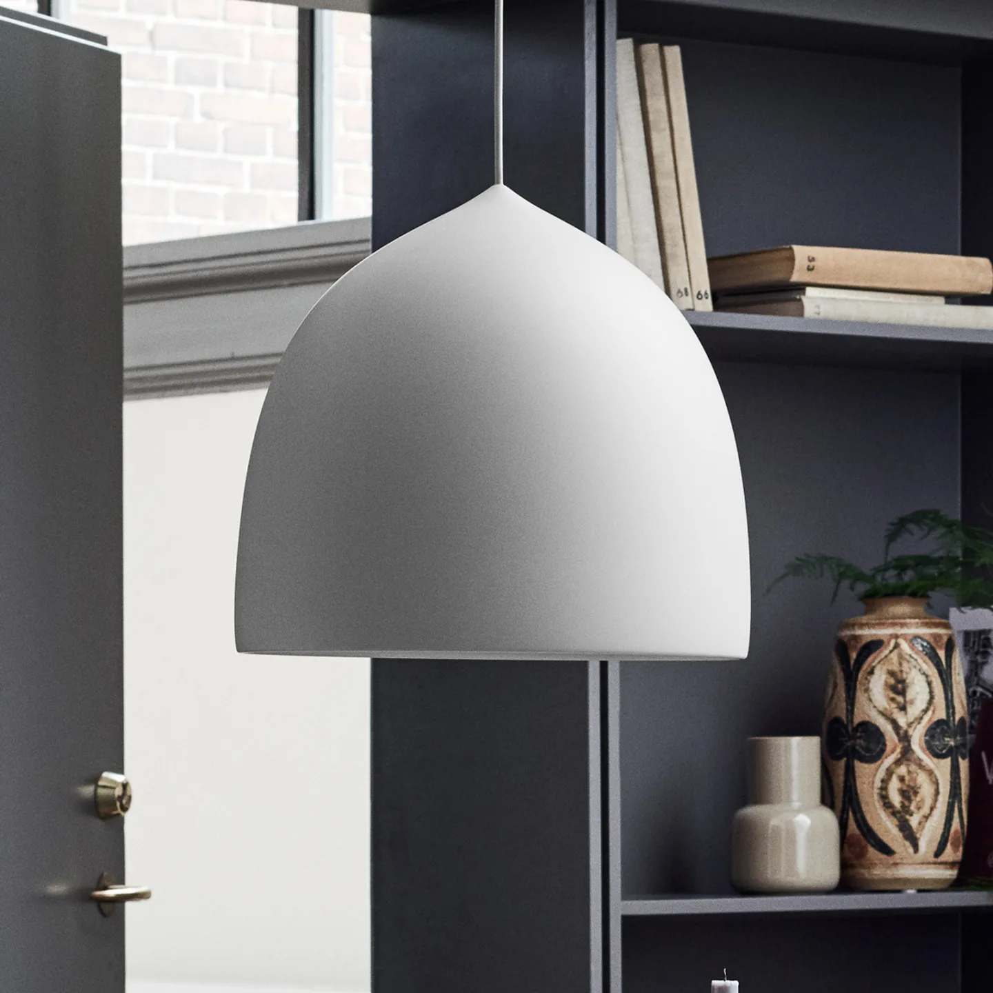 Fritz Hansen Suspence P2 Pendelleuchte Light grey