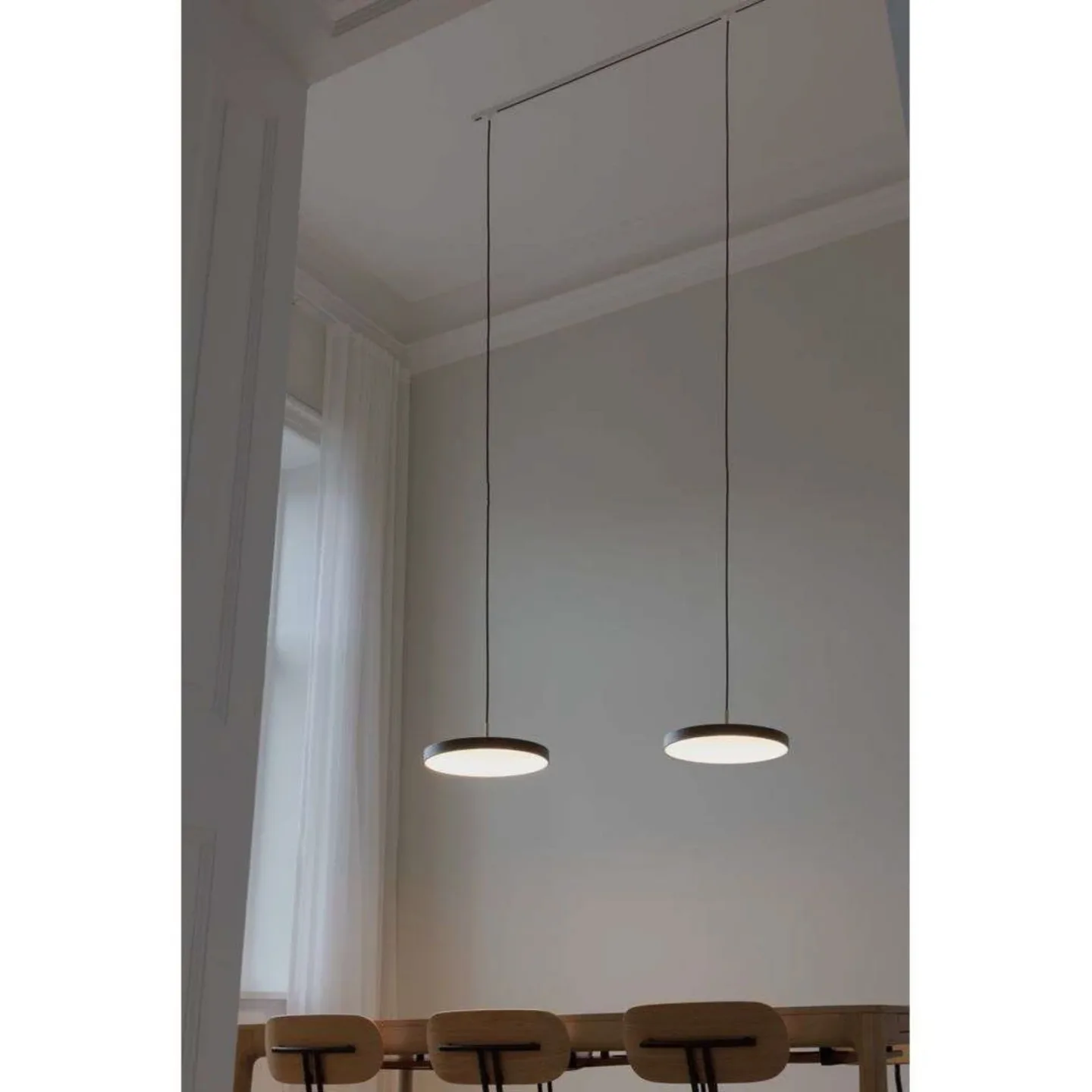 Asteria Plus Pendelleuchte Medium Pearl White - UMAGE - Esszimmer - Metall