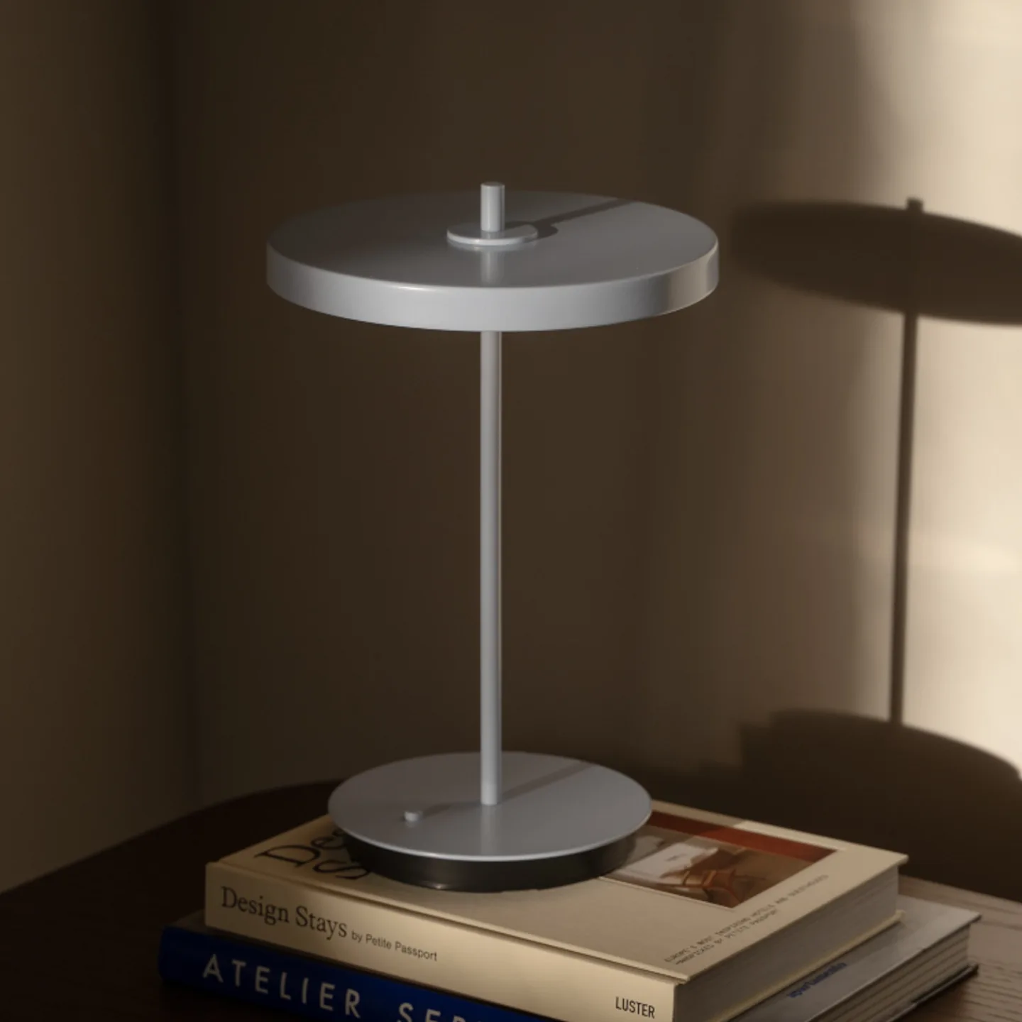 Umage Asteria Move portabel bordslampa Monochrome-nuance mist
