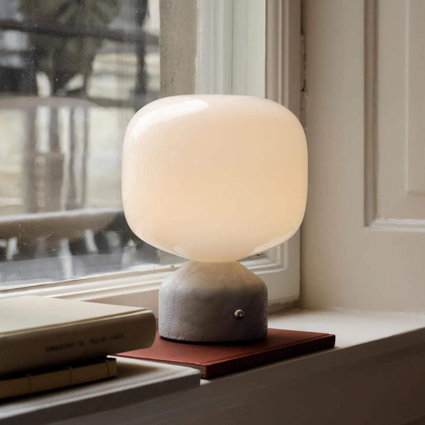 Meemo LED-Akku-Tischleuchte, Marmor weiß, Glas - GEJST - Wohnzimmer - Einflammig